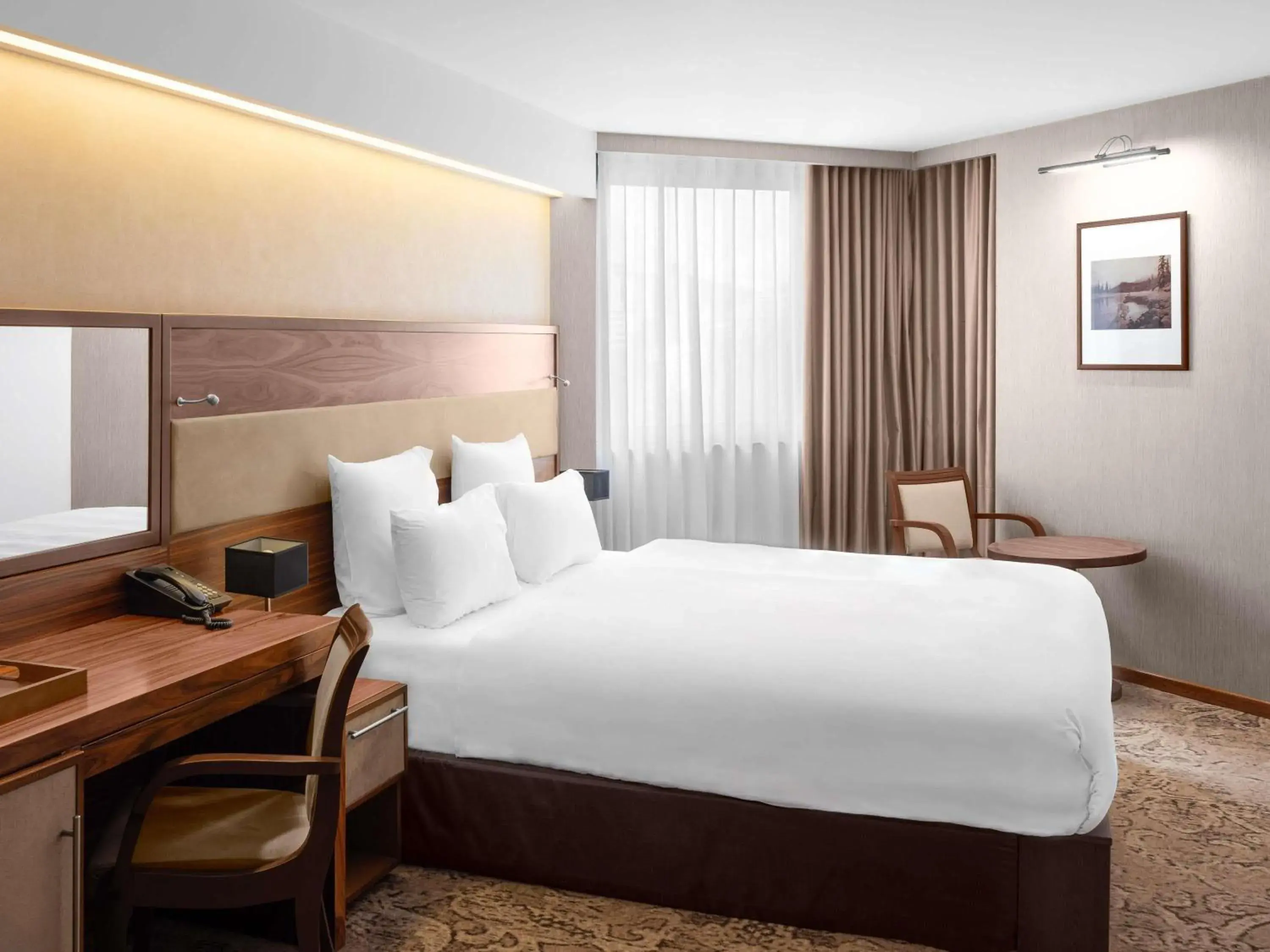 Deluxe King Room - single occupancy in Movenpick hotel Sarajevo Deluxe King Room - single occupancy in Movenpick hotel Sarajevo