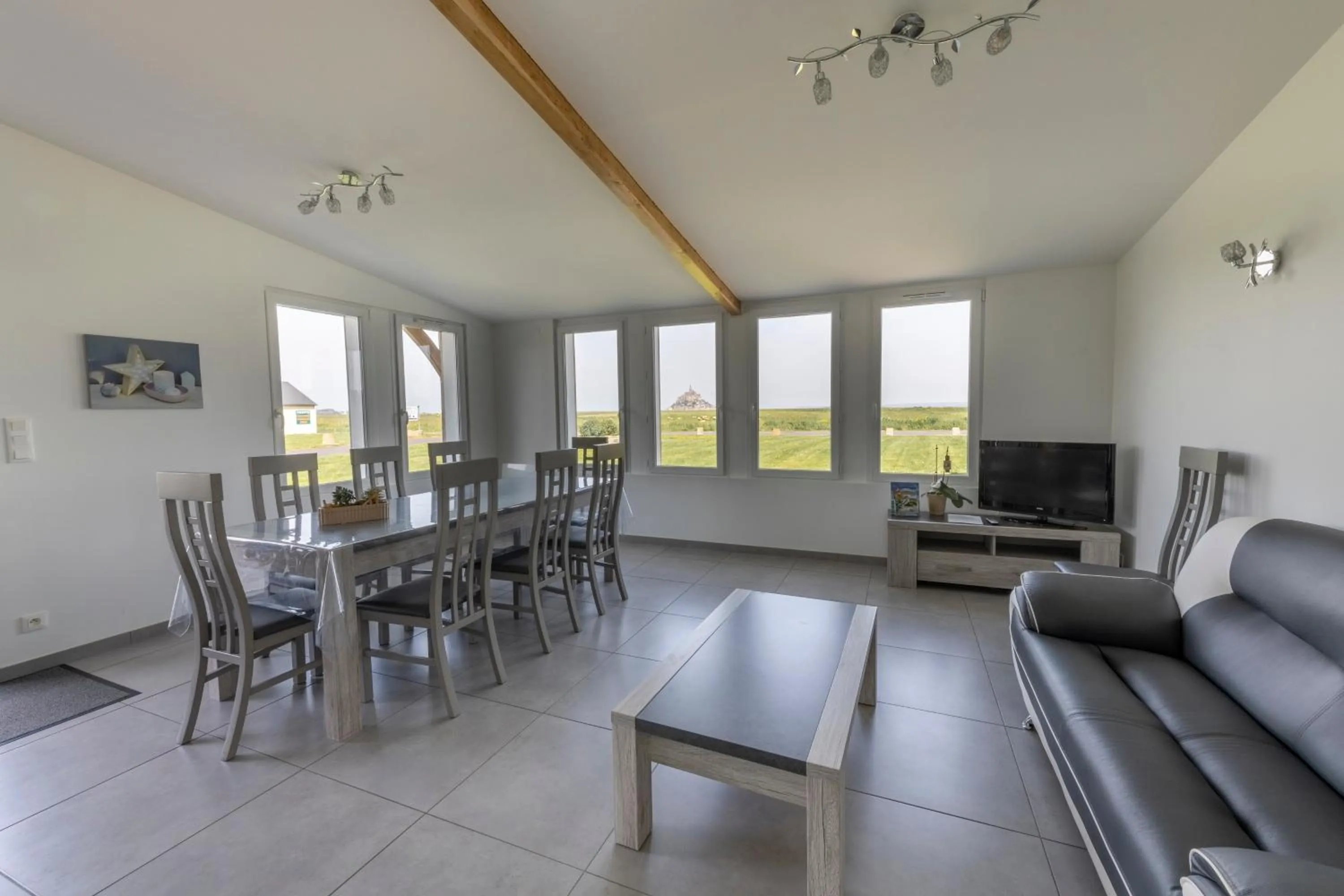 Communal lounge/ TV room in Etoile des Grèves