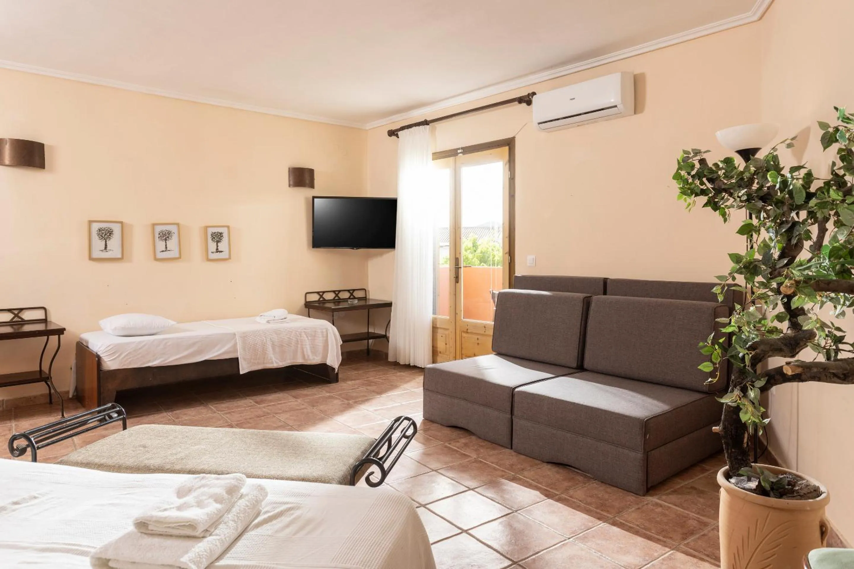 Bed in Ammon Garden Hotel