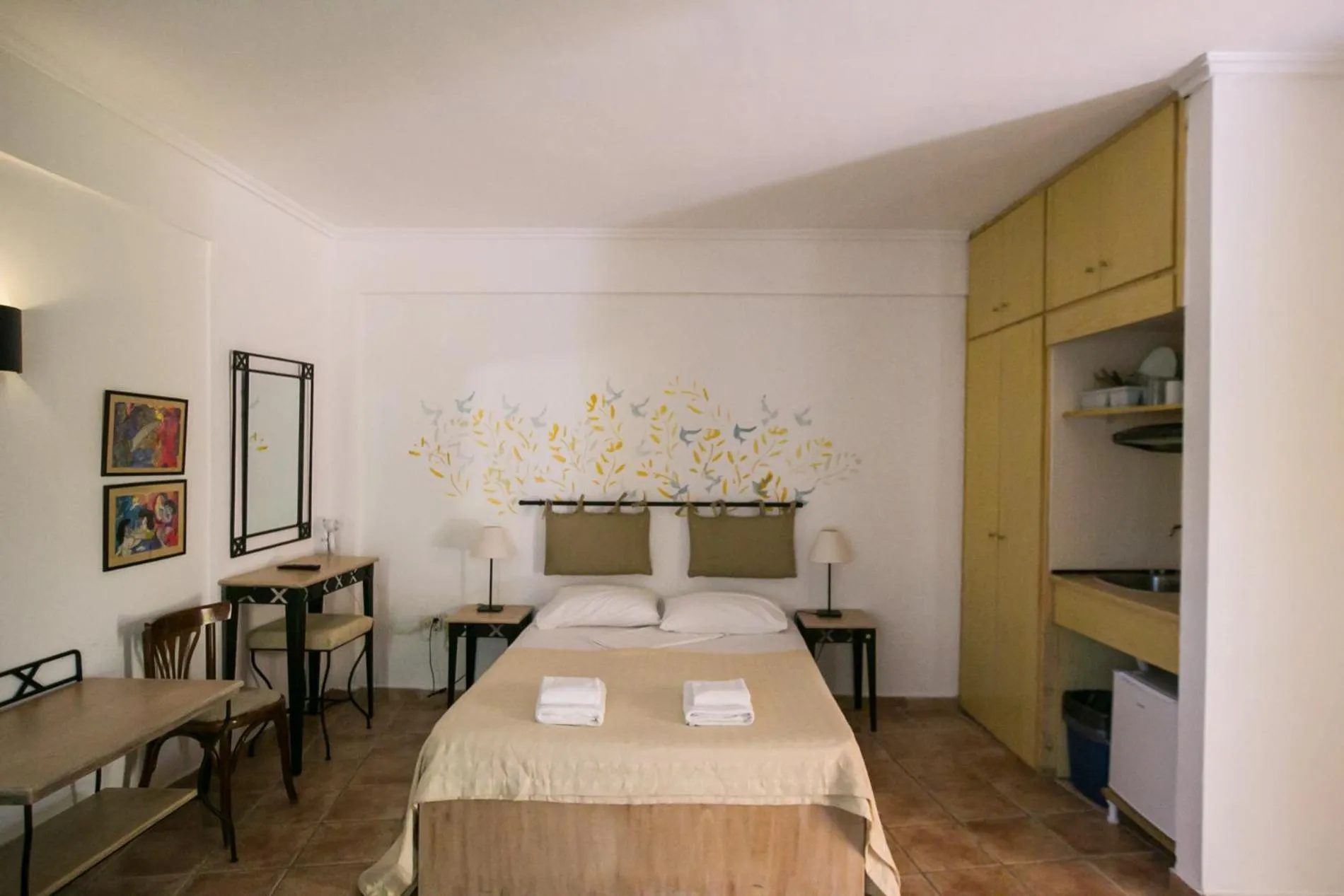 Bed in Ammon Garden Hotel