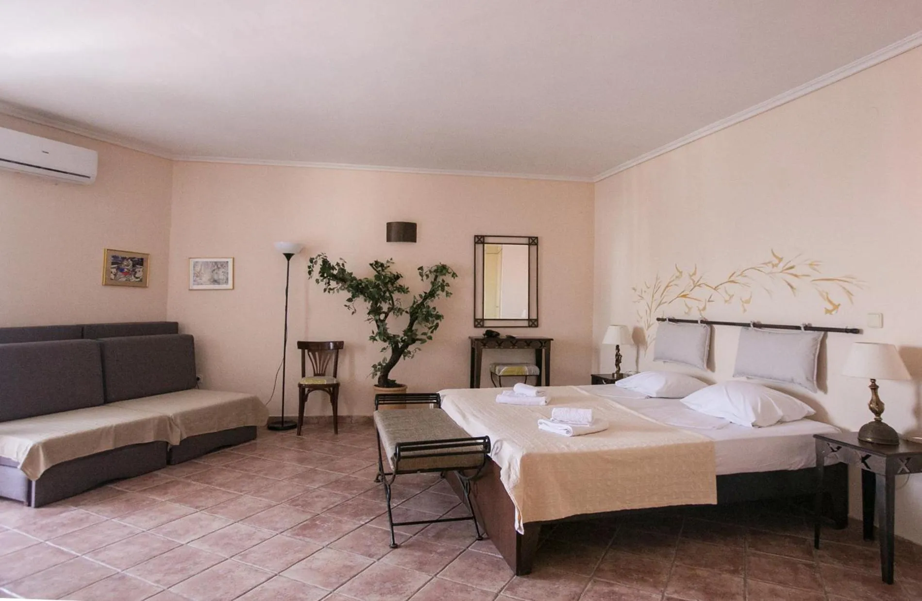 Bed in Ammon Garden Hotel