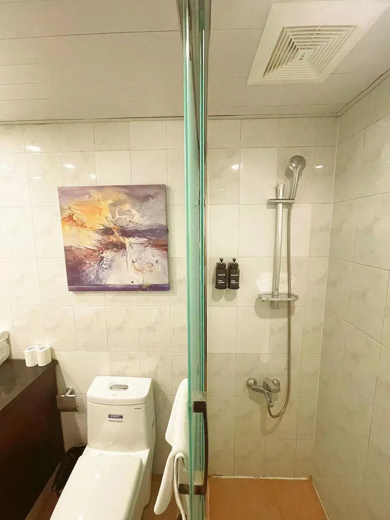 Deluxe Queen Room in Magnificent International Hotel Deluxe Queen Room in Magnificent International Hotel