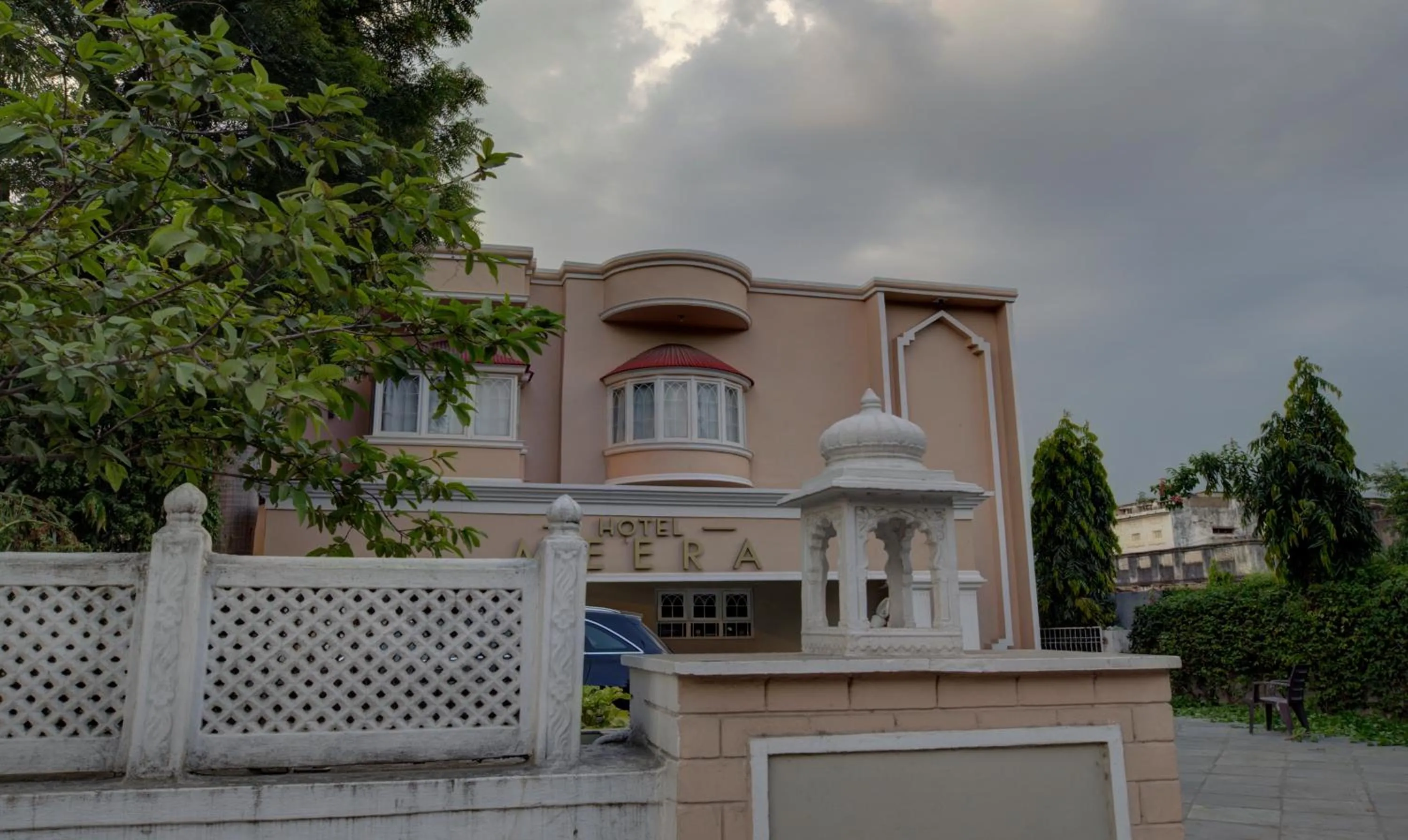 Facade/entrance in Hotel Meera Udaipur