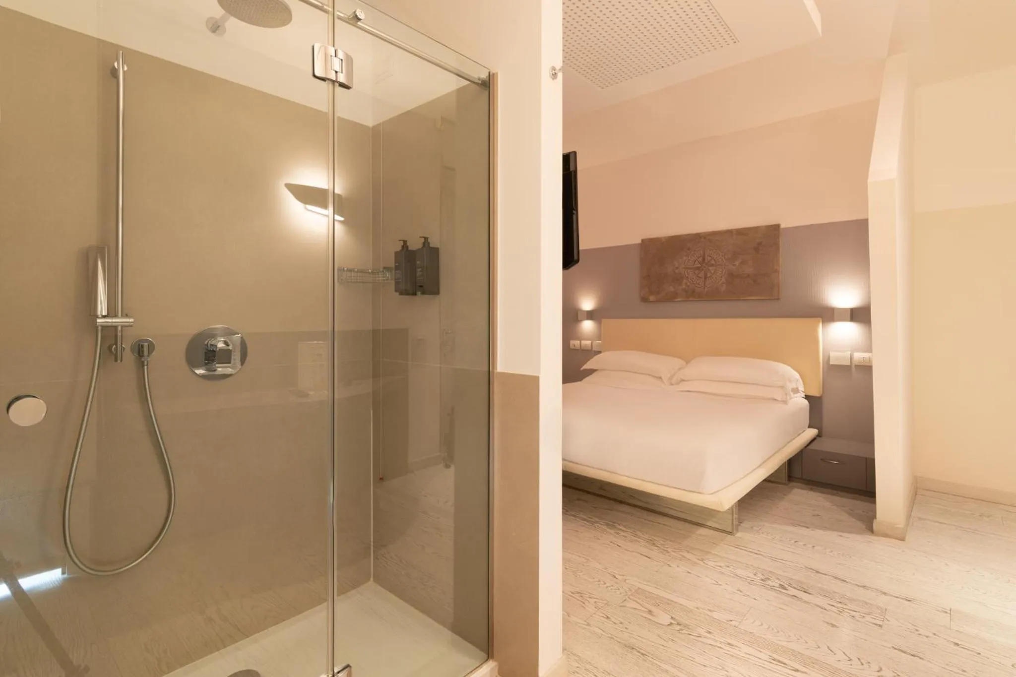 Shower, Bed in Life Hotel Seaview & Spa