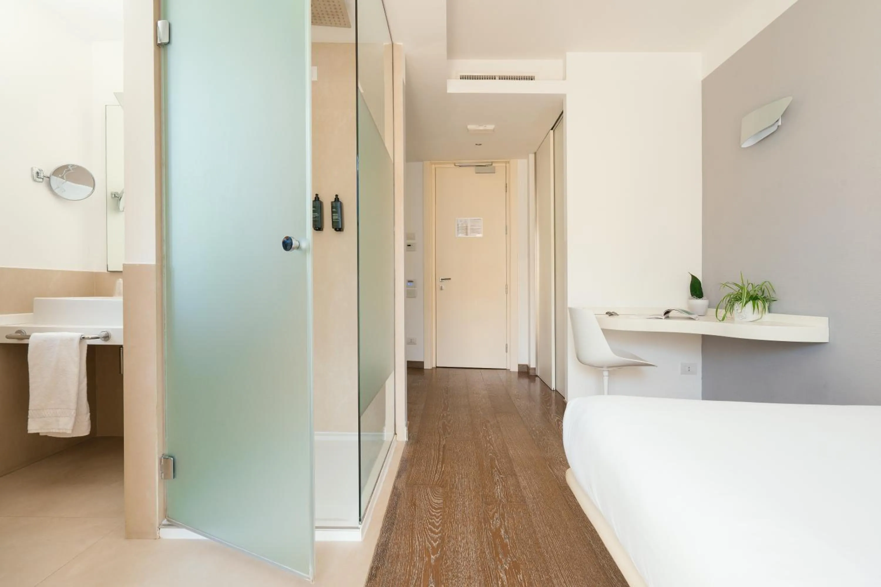 Photo of the whole room, Bed in Life Hotel Seaview & Spa