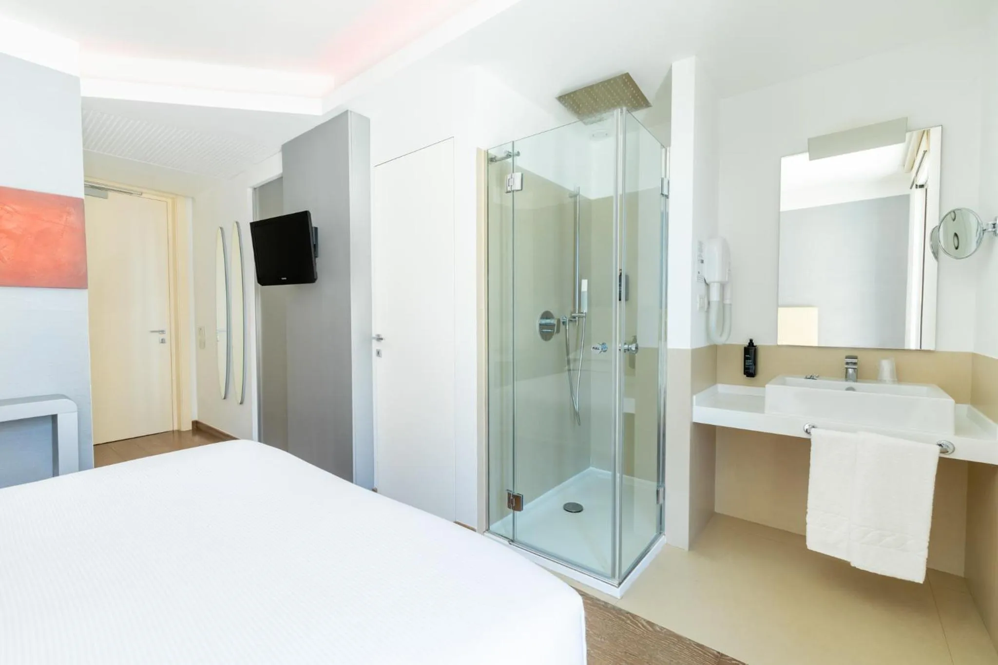 Bathroom, Bed in Life Hotel Seaview & Spa