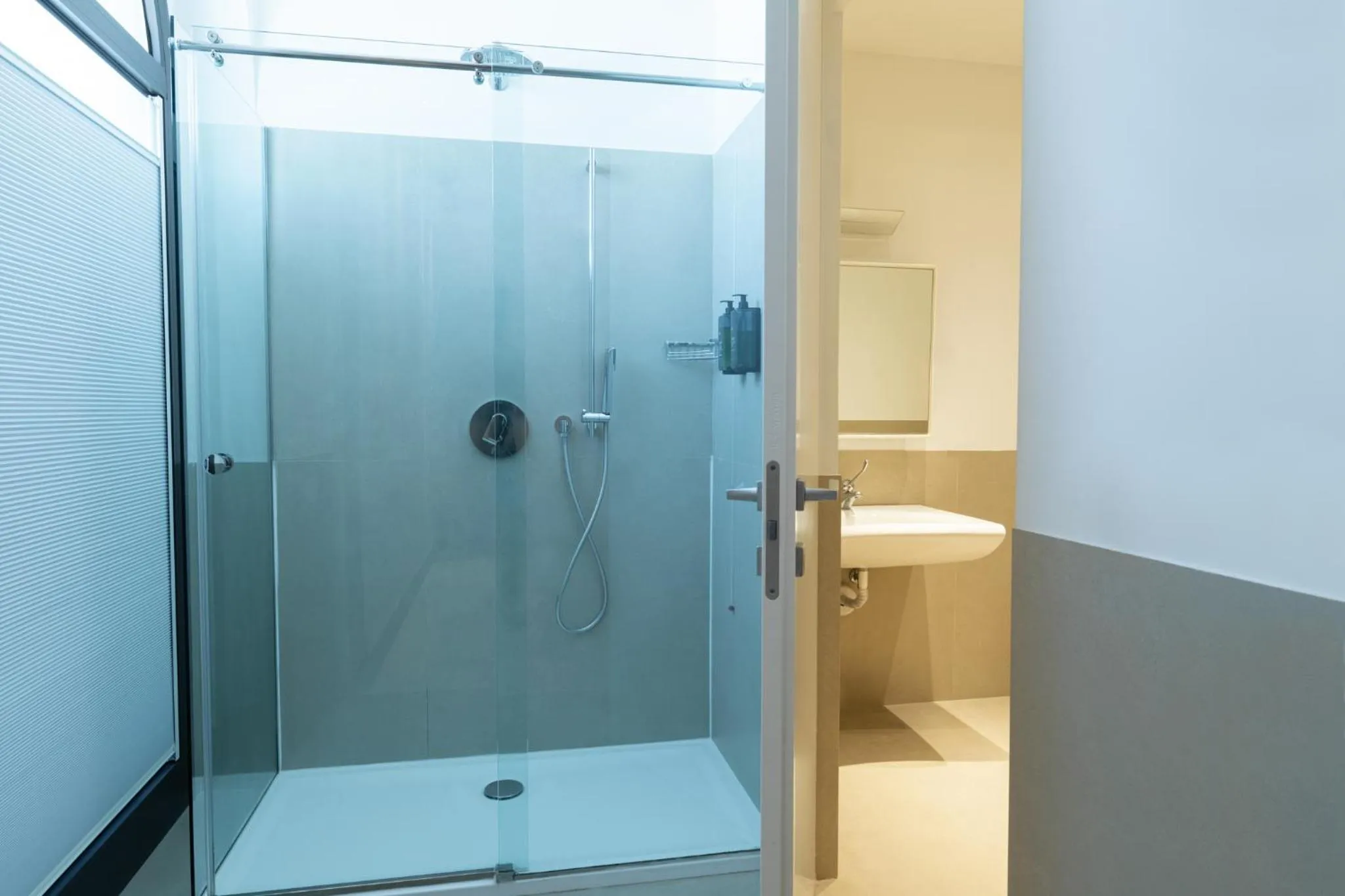 Shower in Life Hotel Seaview & Spa