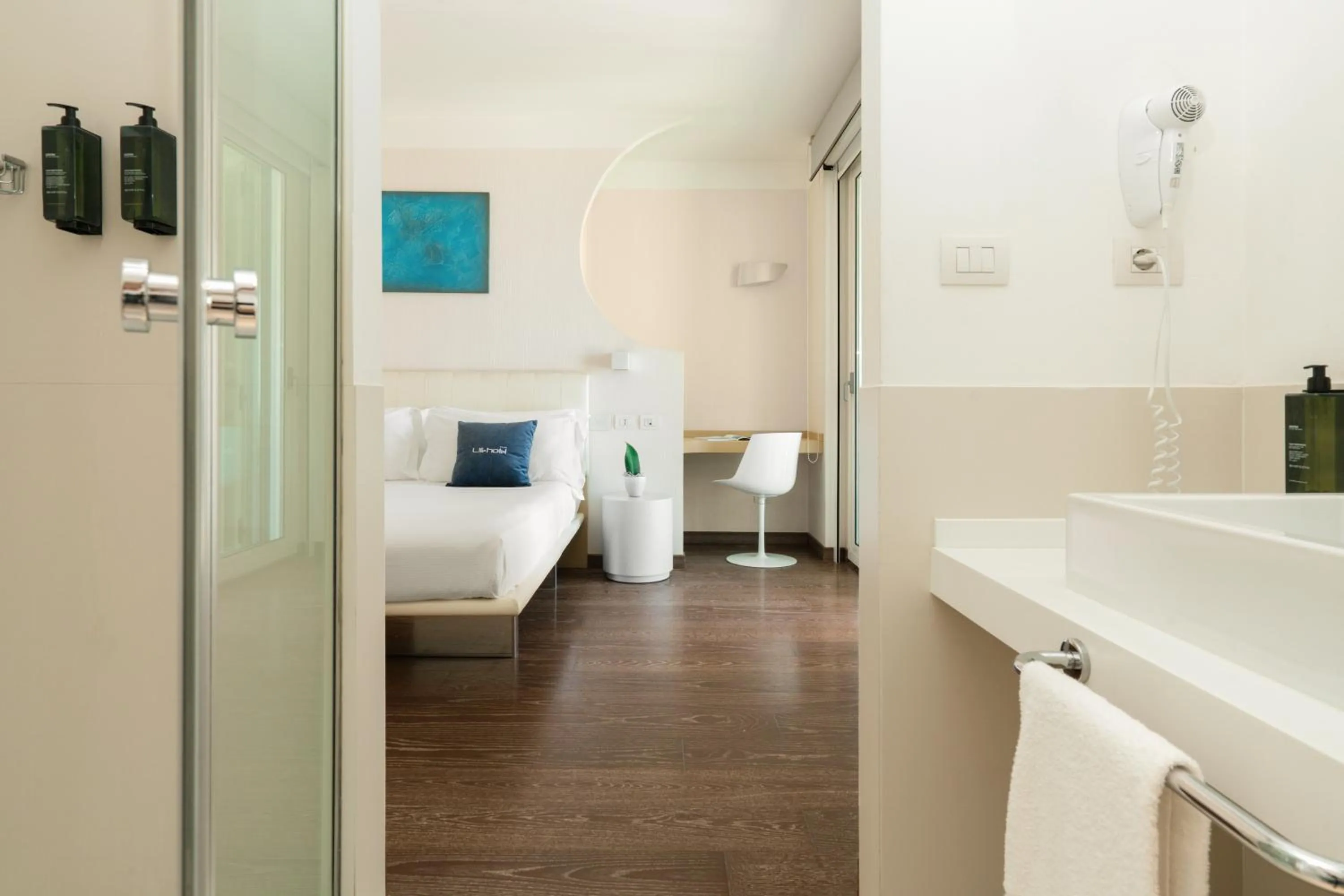 Bathroom, Bed in Life Hotel Seaview & Spa