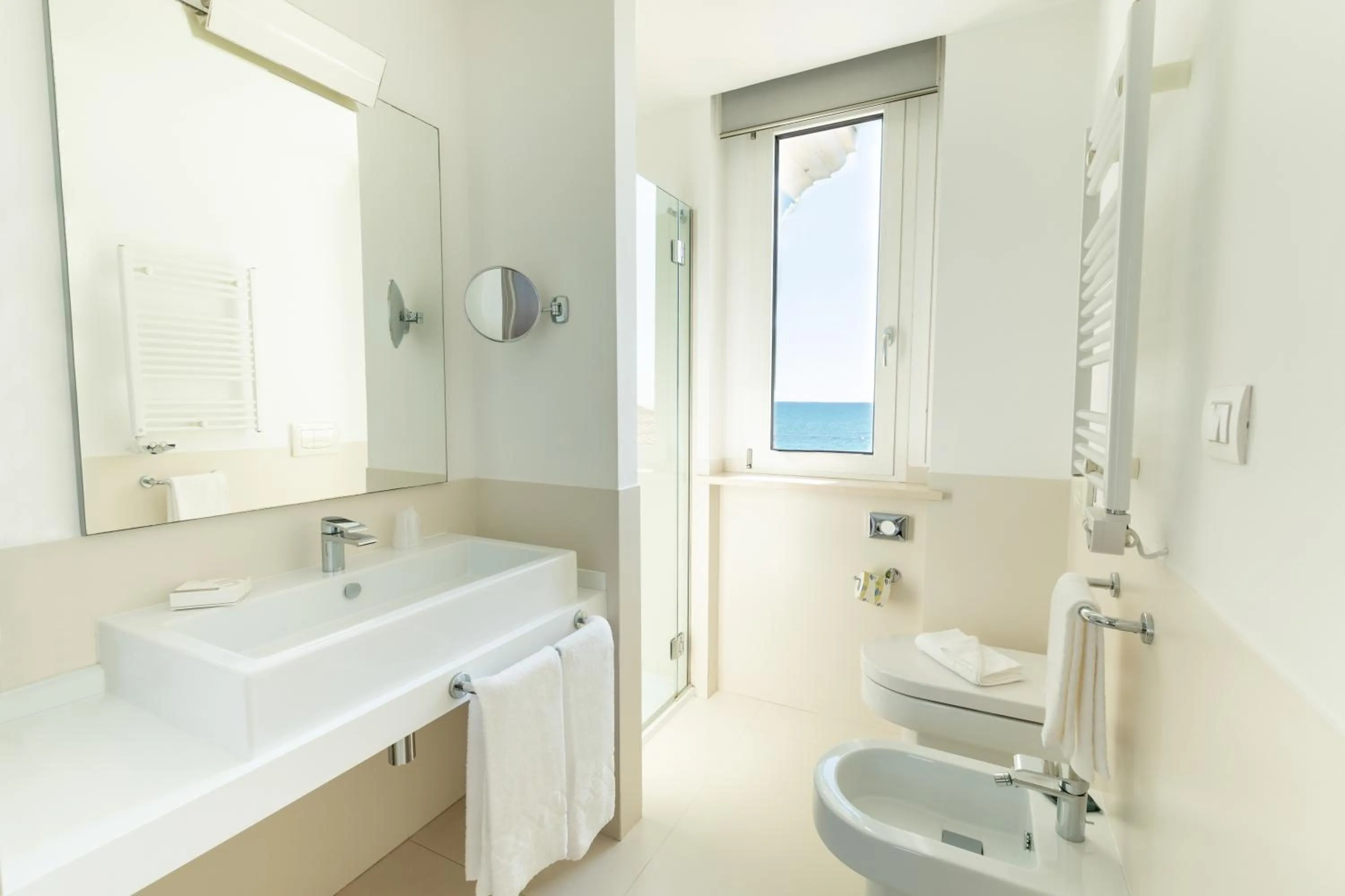 Shower in Life Hotel Seaview & Spa