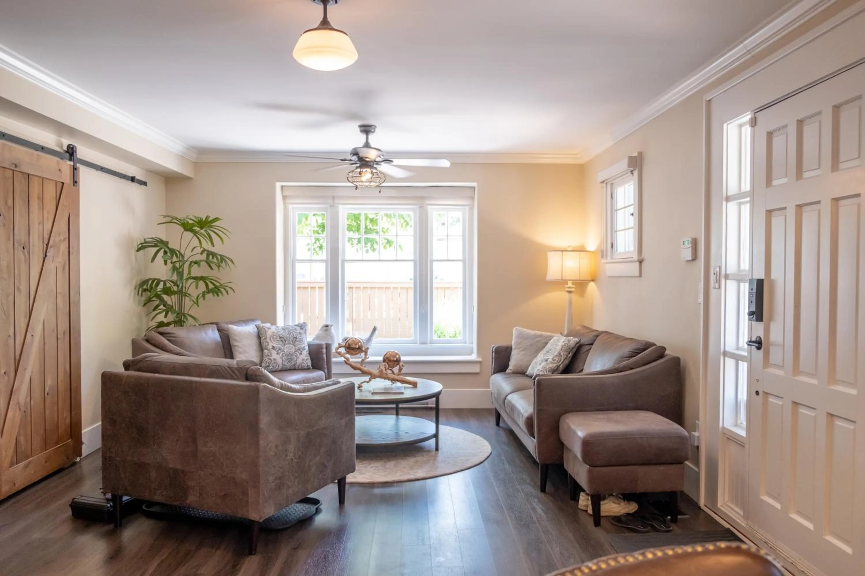 Seating area in Kelowna Bed & Breakfast - CHATHAM HOUSE