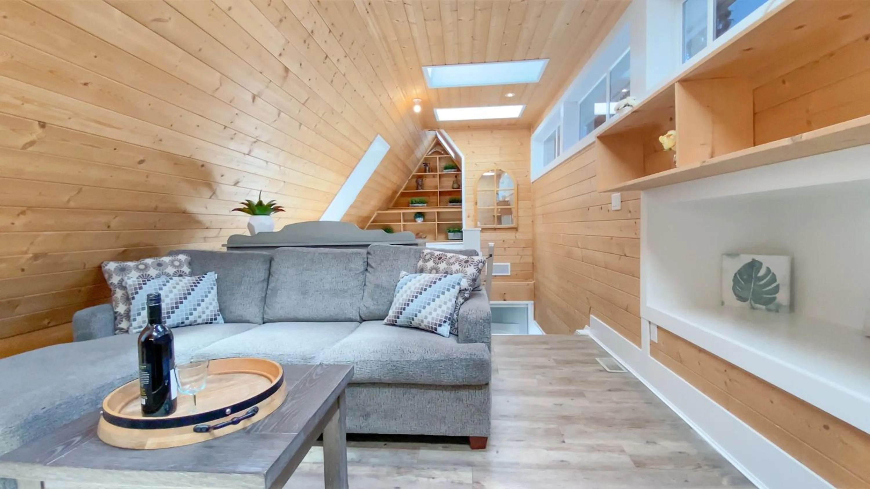 Living room in Kelowna Bed & Breakfast - CHATHAM HOUSE