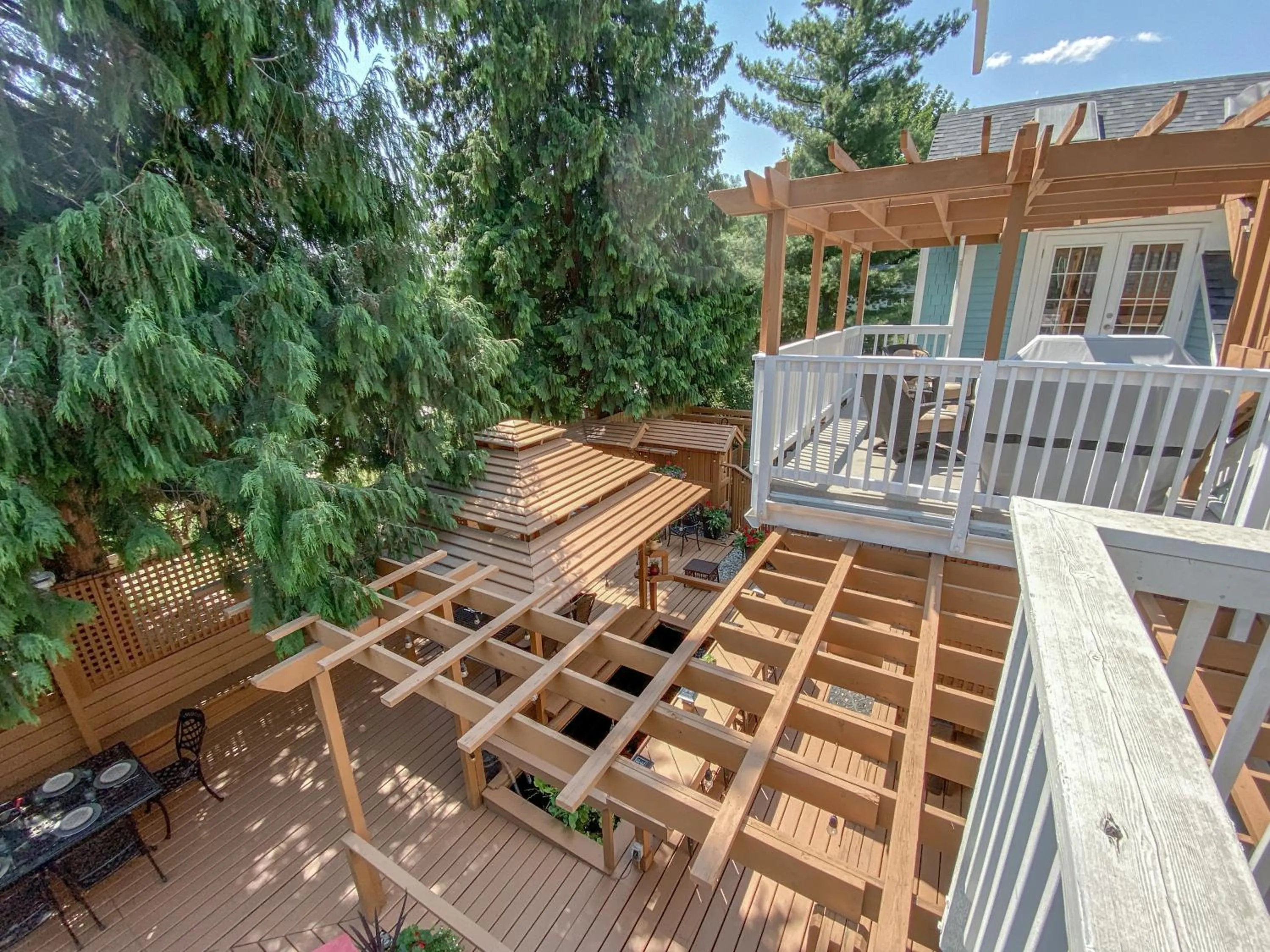Patio in Kelowna Bed & Breakfast - CHATHAM HOUSE