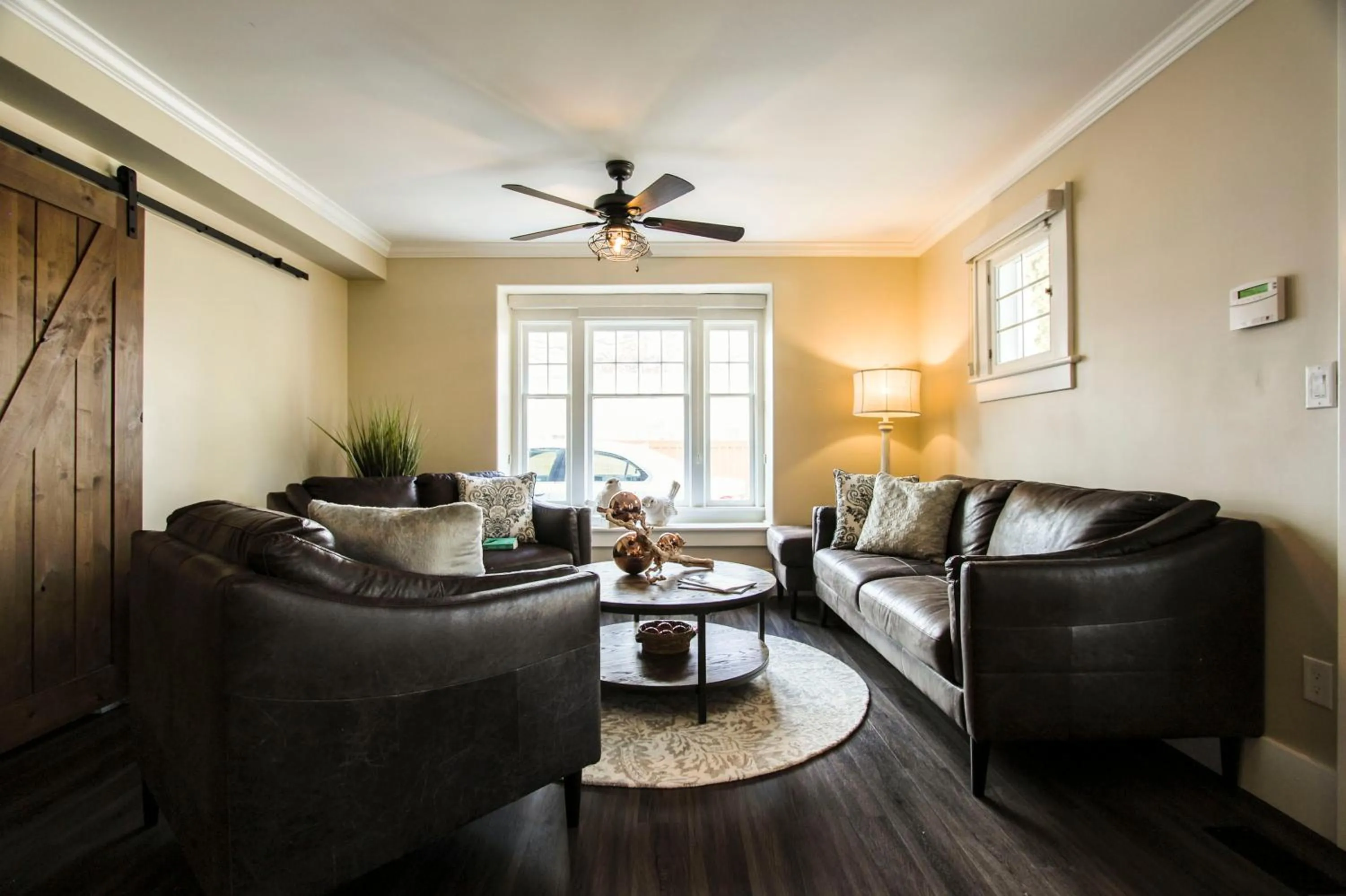 Living room in Kelowna Bed & Breakfast - CHATHAM HOUSE
