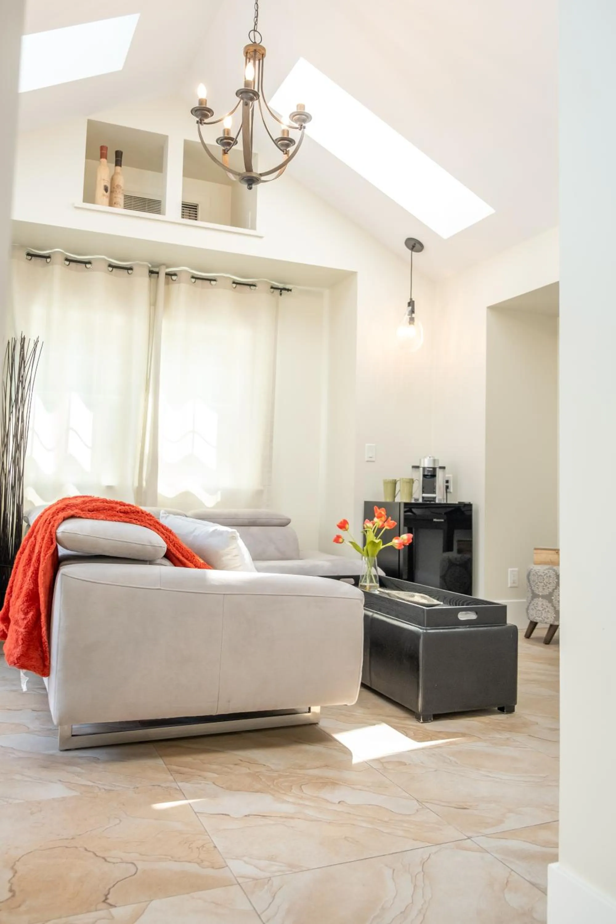 Living room in Kelowna Bed & Breakfast - CHATHAM HOUSE