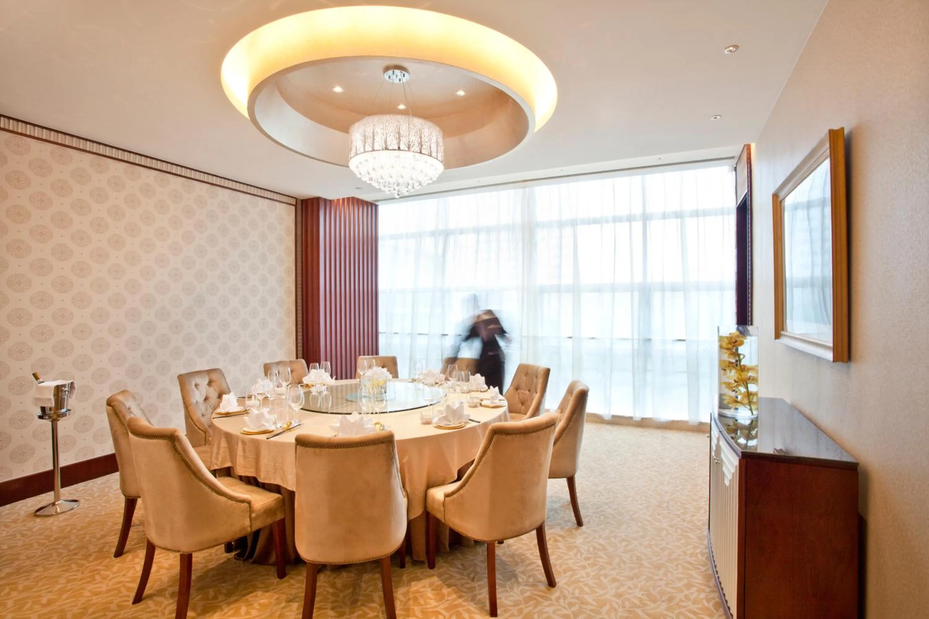 Restaurant/places to eat in Regal Plaza Hotel & Residence