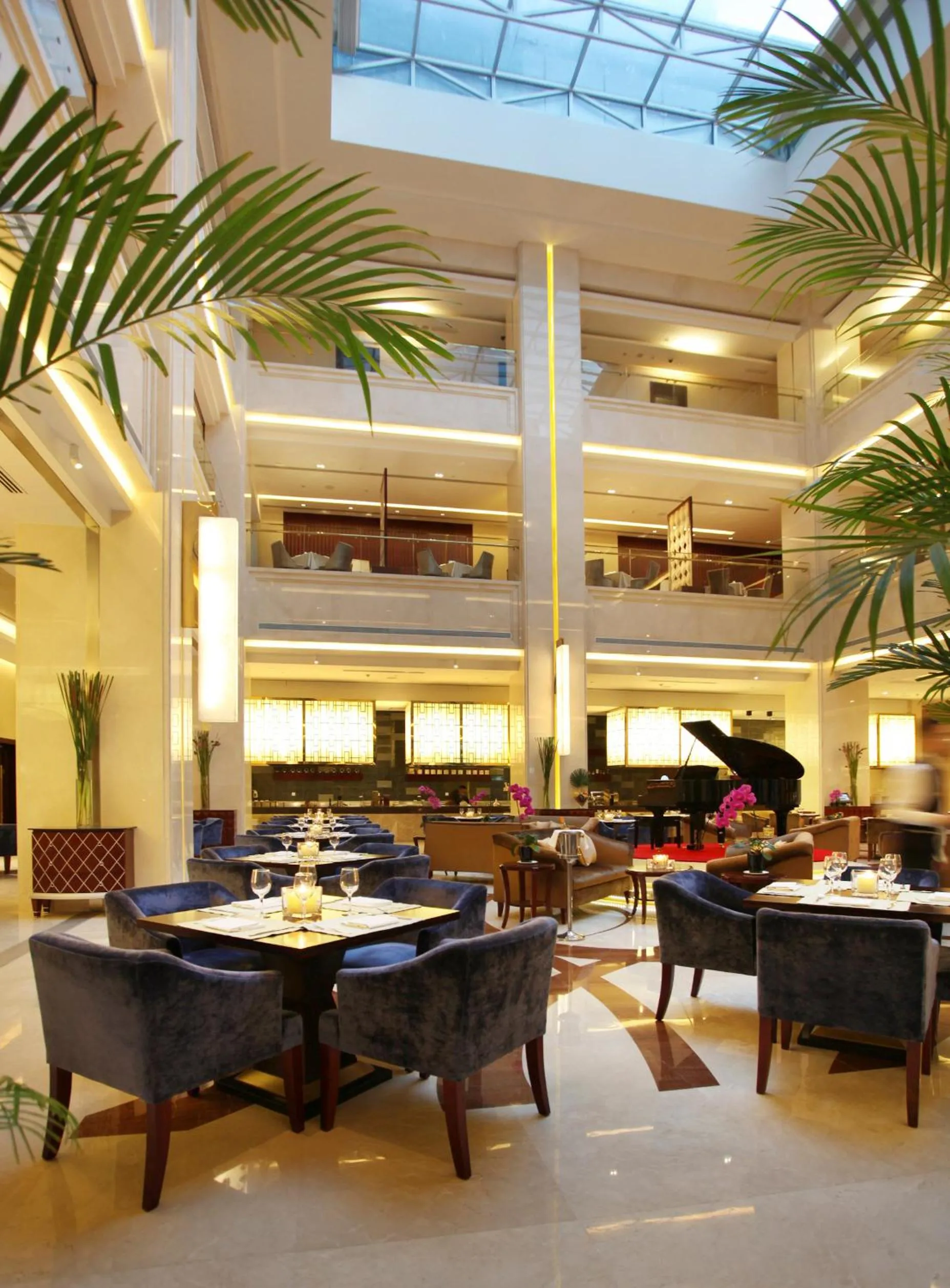 Restaurant/places to eat in Regal Plaza Hotel & Residence