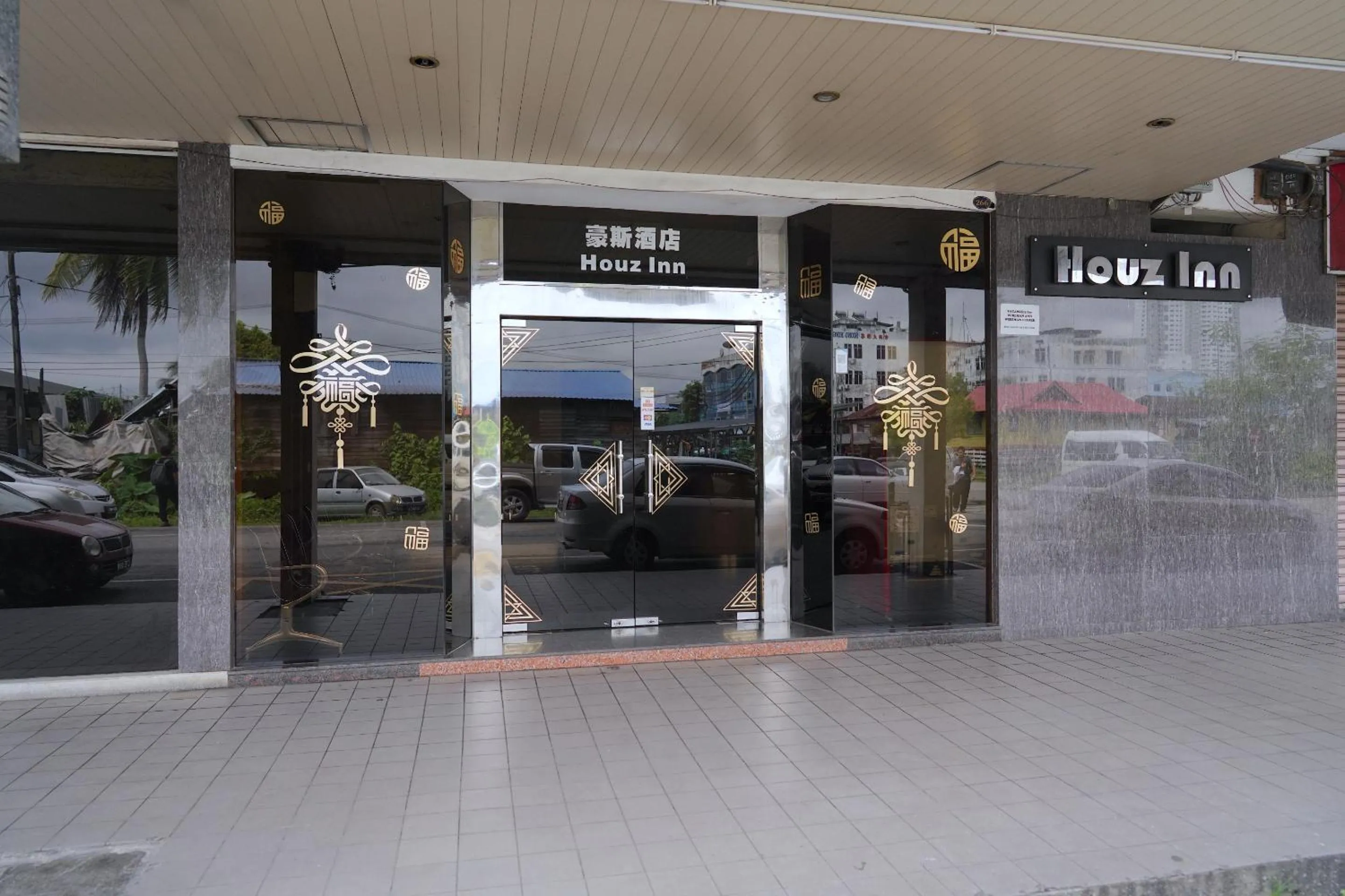 Facade/entrance in Houz Inn