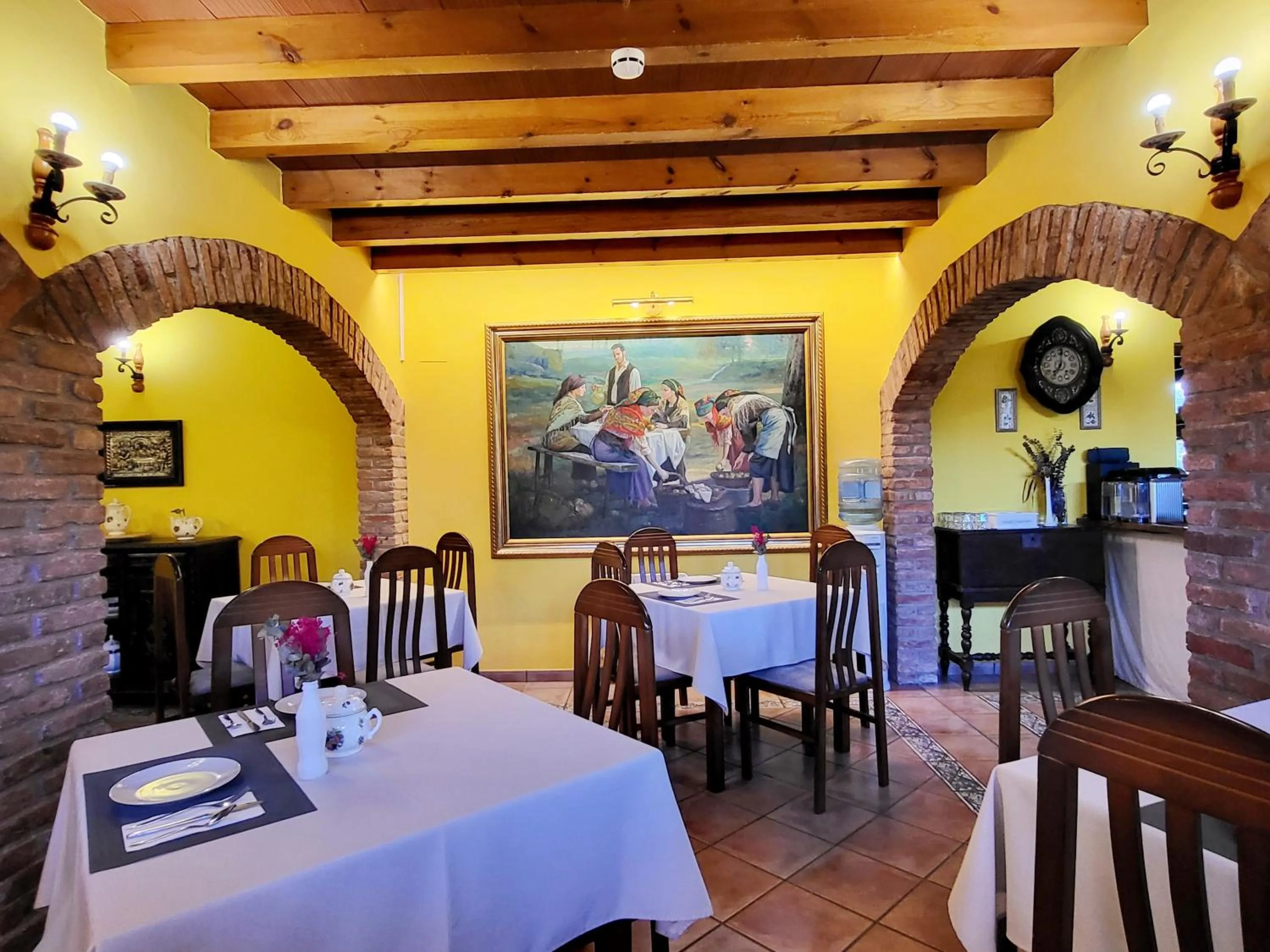 Dining area in La Biesca Sebreñu