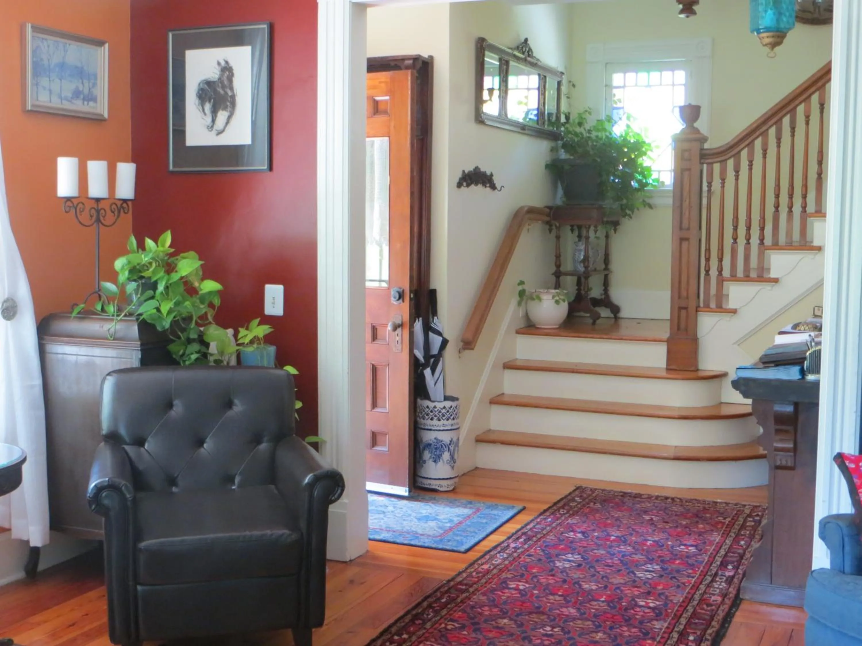 Communal lounge/ TV room in Cooperstown Bed and Breakfast