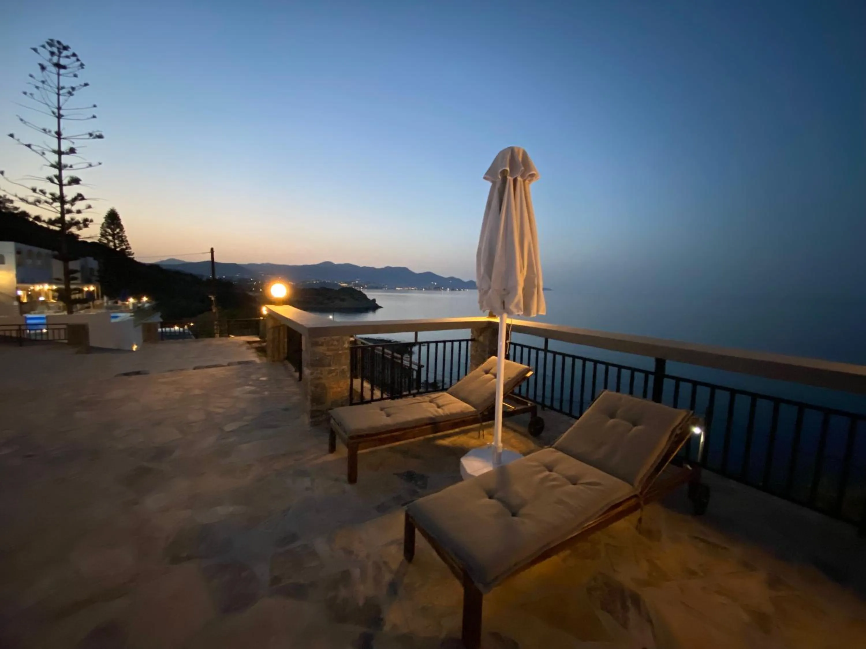 Night in Ostria Apartments