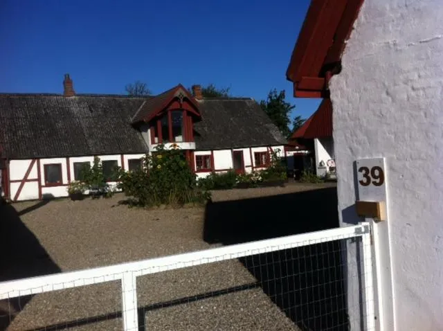Facade/entrance in Præstøgaard