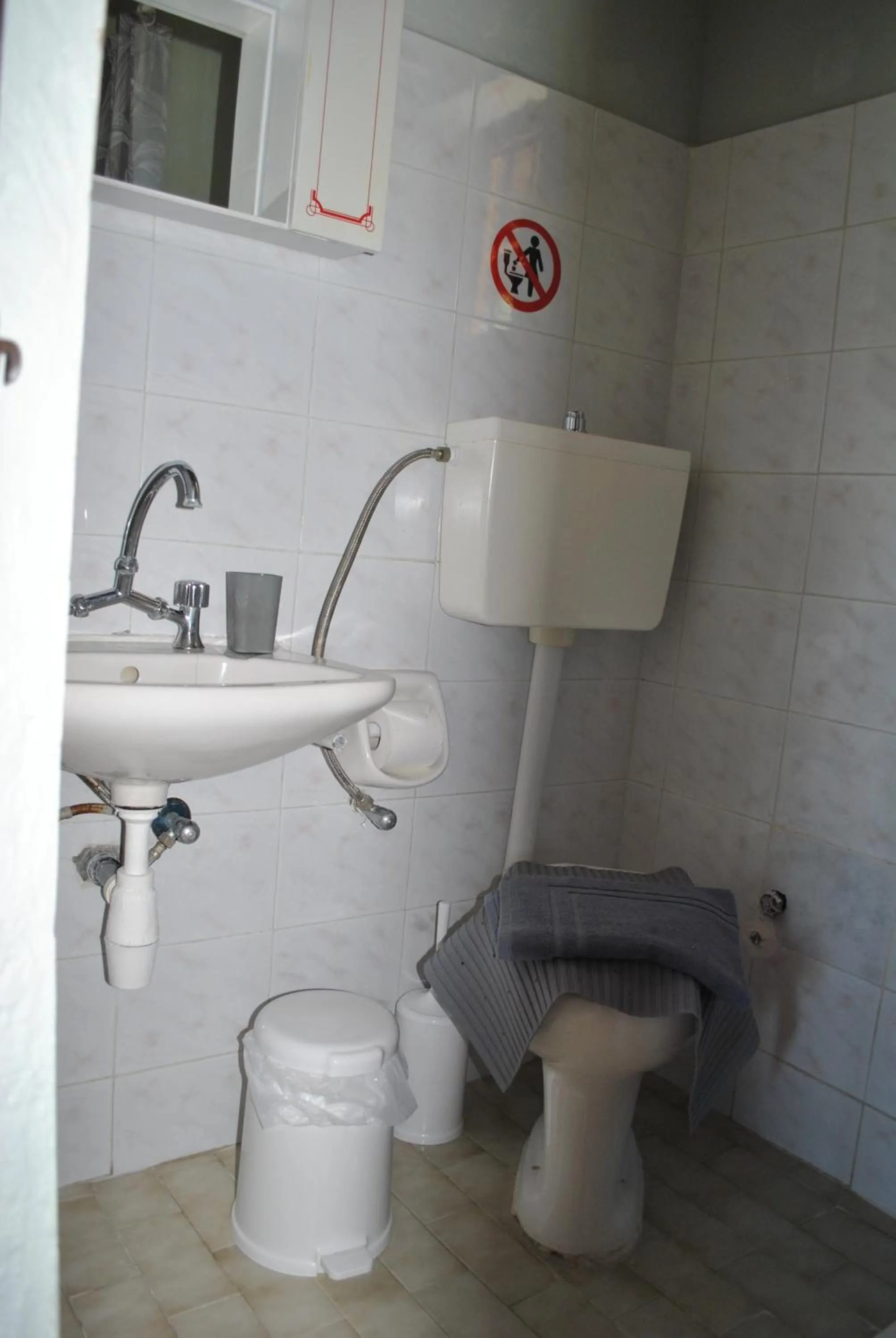 Bathroom in Palmyra Studios