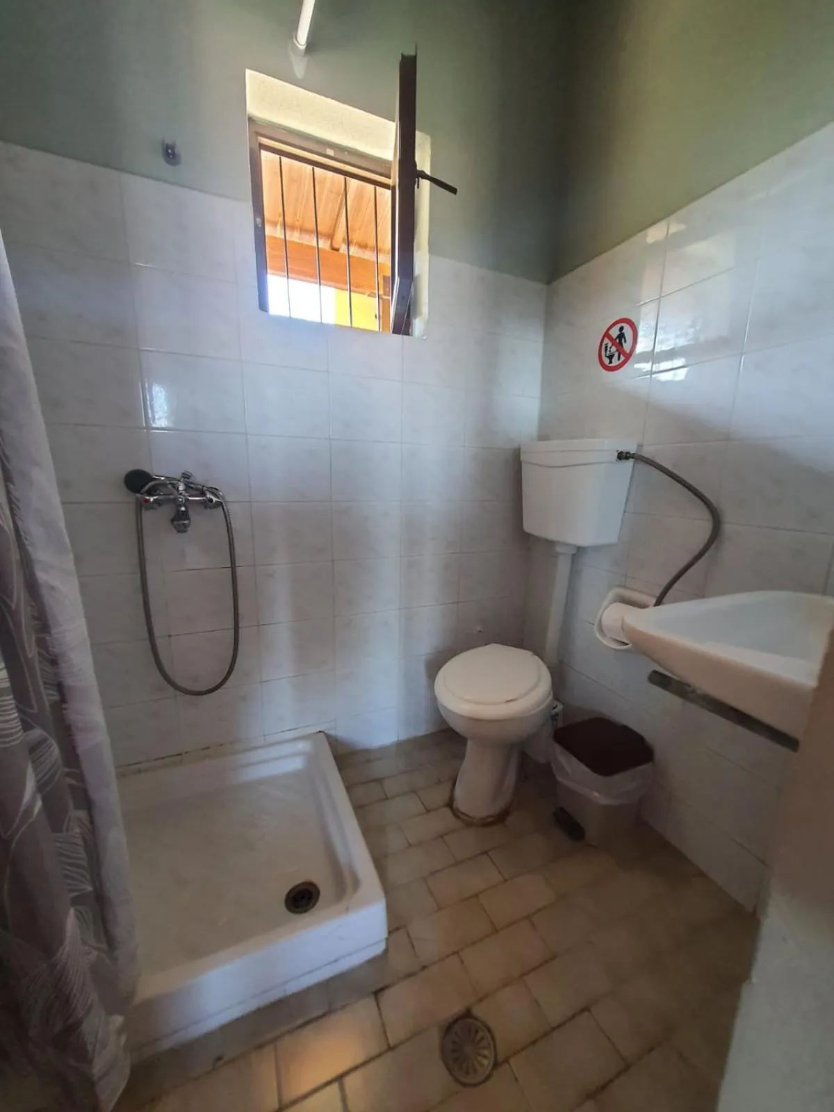 Shower in Palmyra Studios