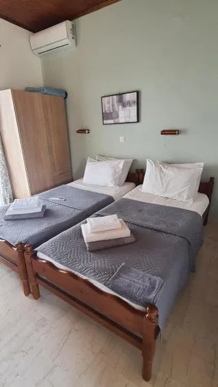 Bed in Palmyra Studios