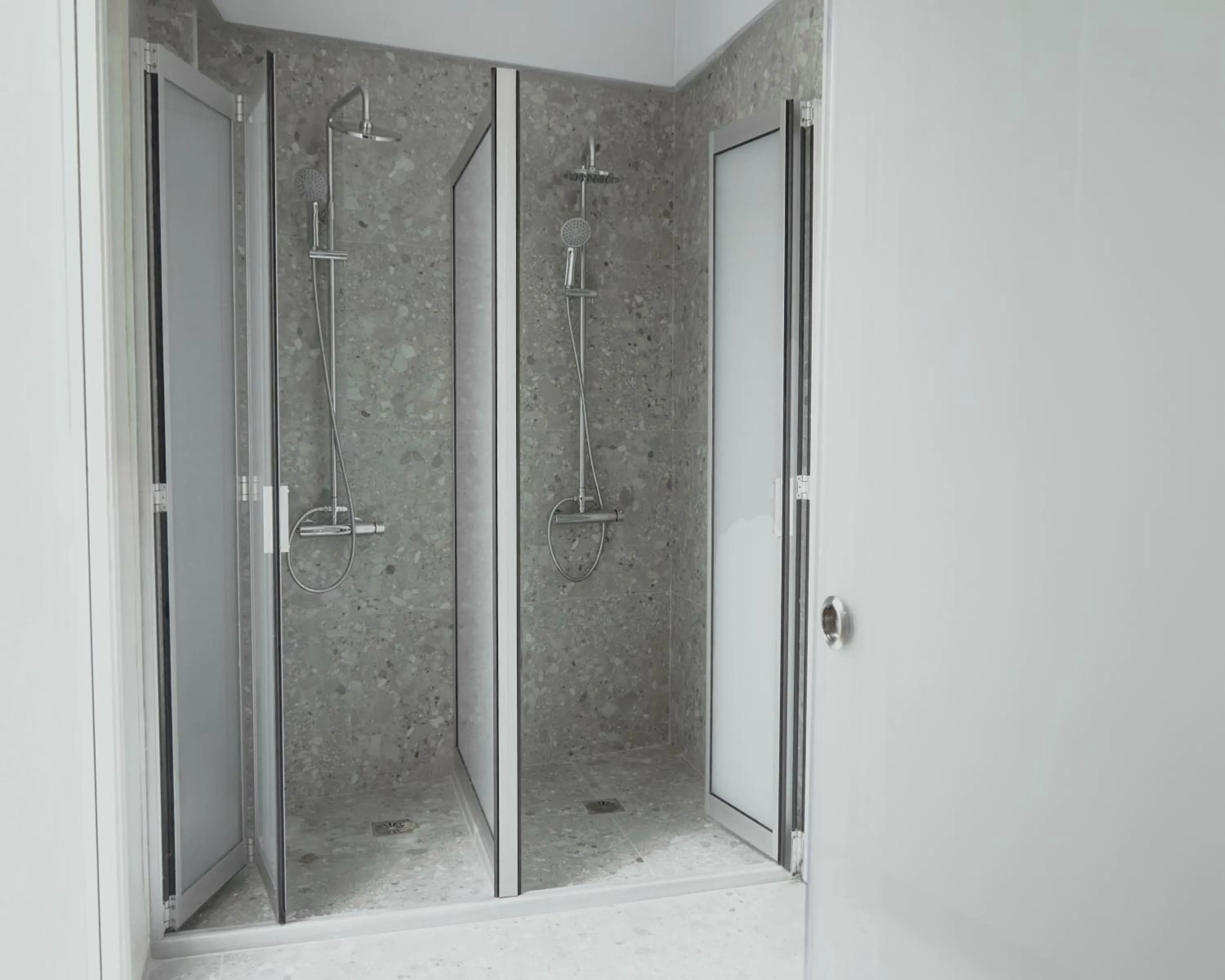 Shower in So Young Hostel