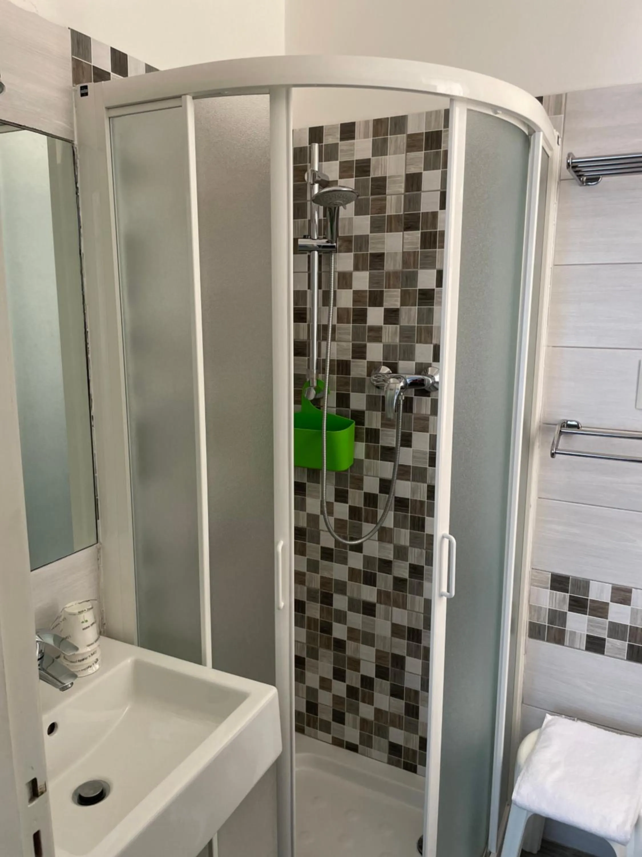 Shower in Hotel Barbiani