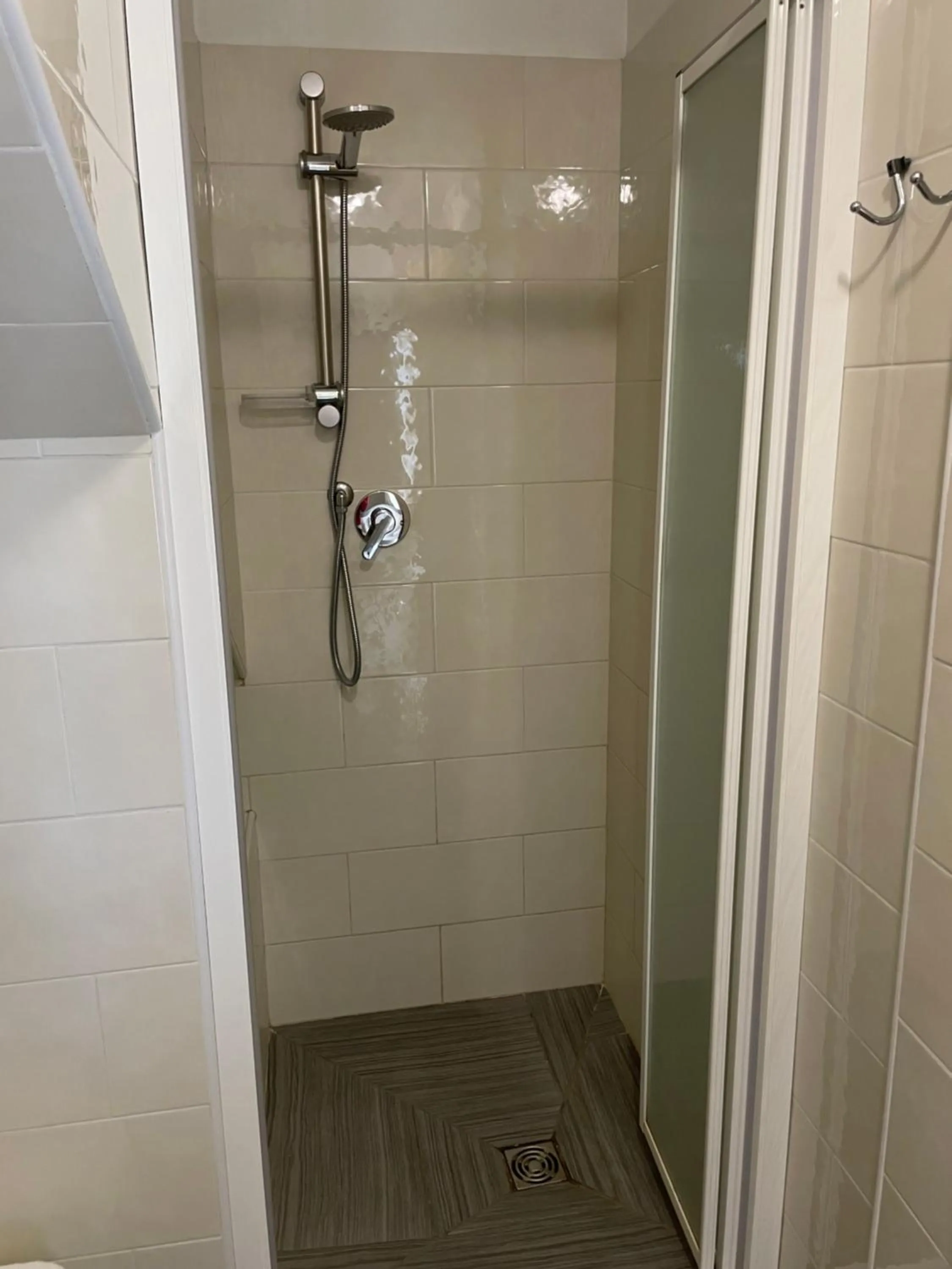 Shower in Hotel Barbiani