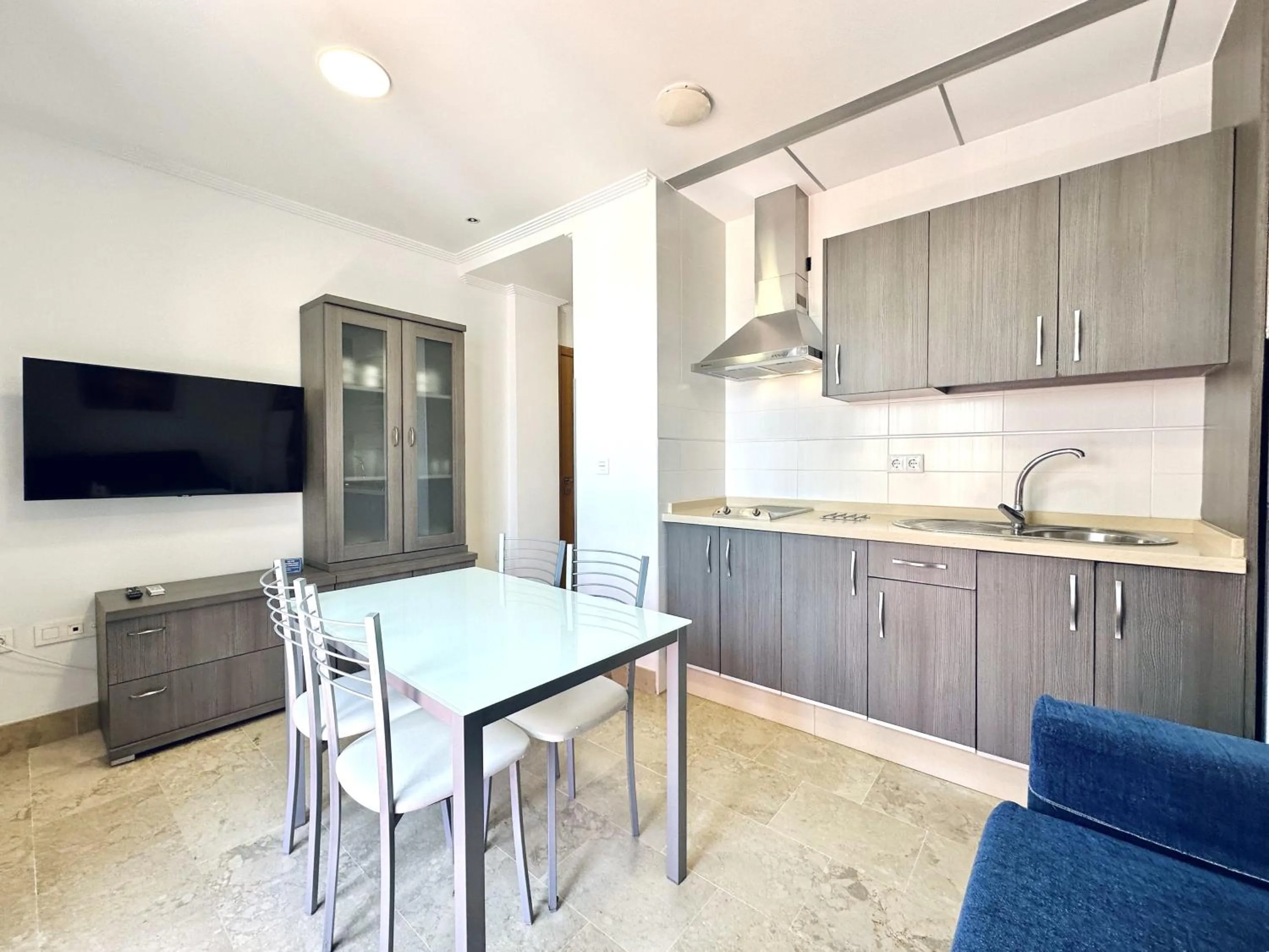 TV and multimedia in Hotel Apartamentos Marina Luz