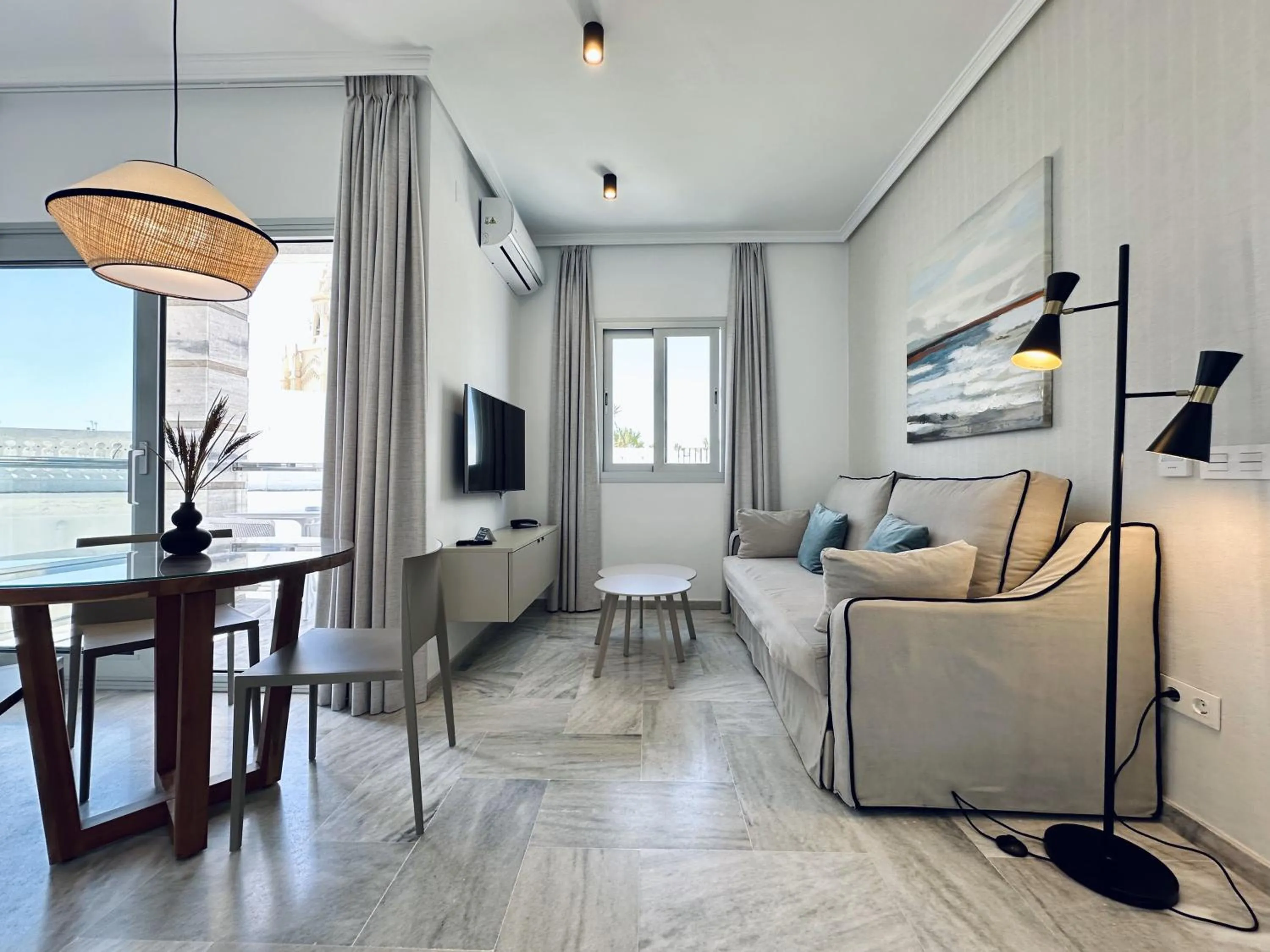 TV and multimedia in Hotel Apartamentos Marina Luz