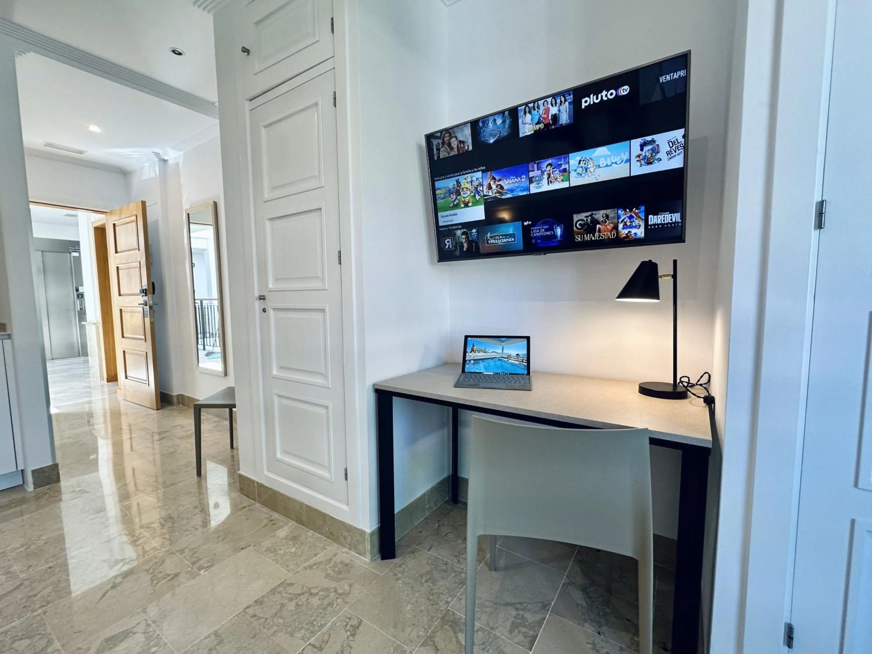 TV and multimedia in Hotel Apartamentos Marina Luz