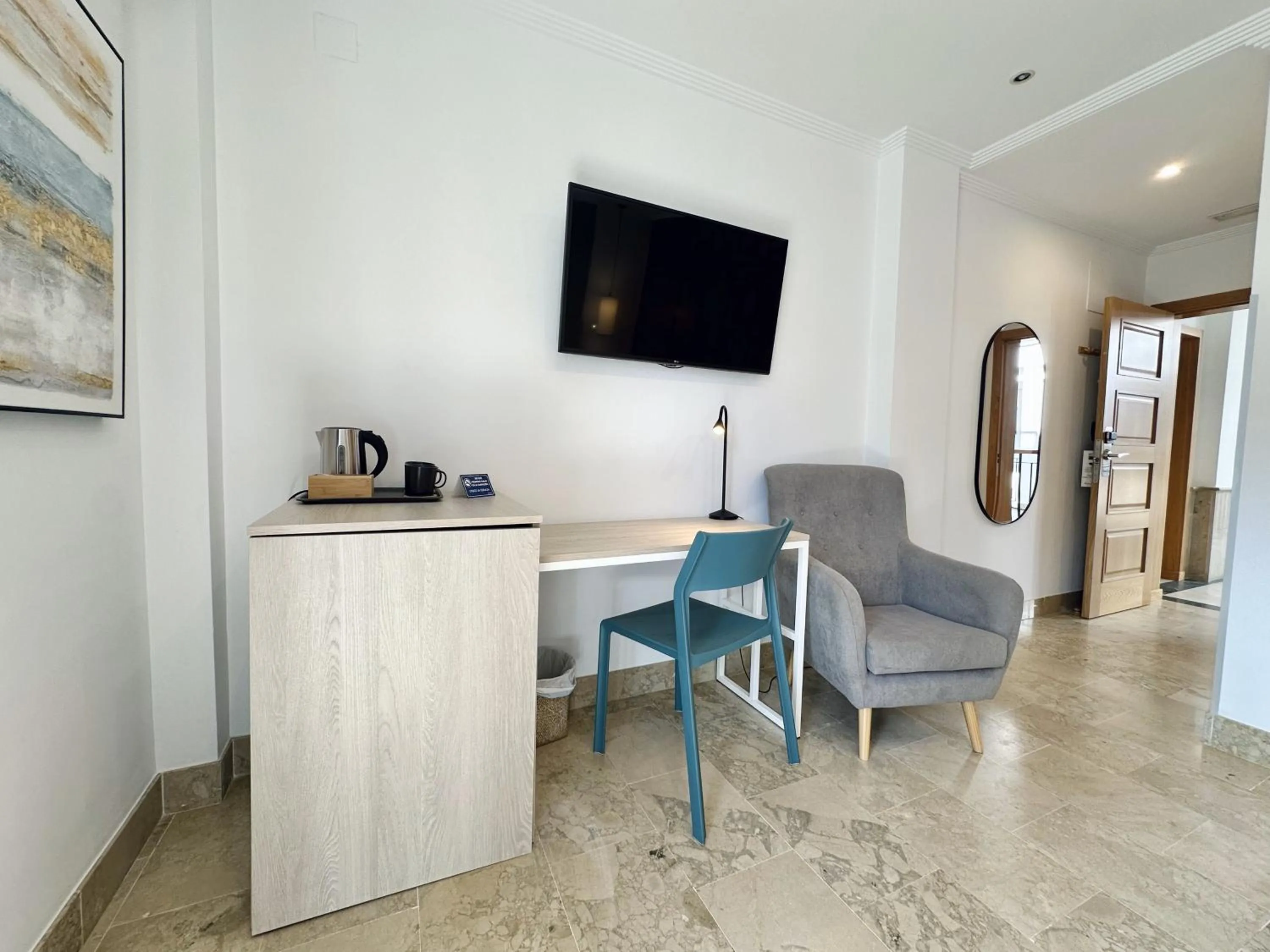 TV and multimedia in Hotel Apartamentos Marina Luz