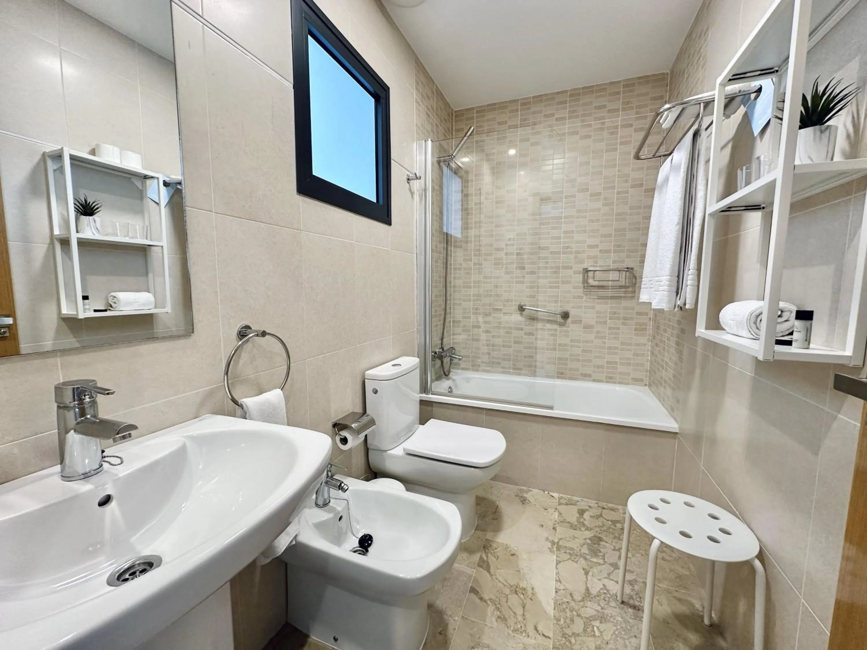 Bathroom in Hotel Apartamentos Marina Luz