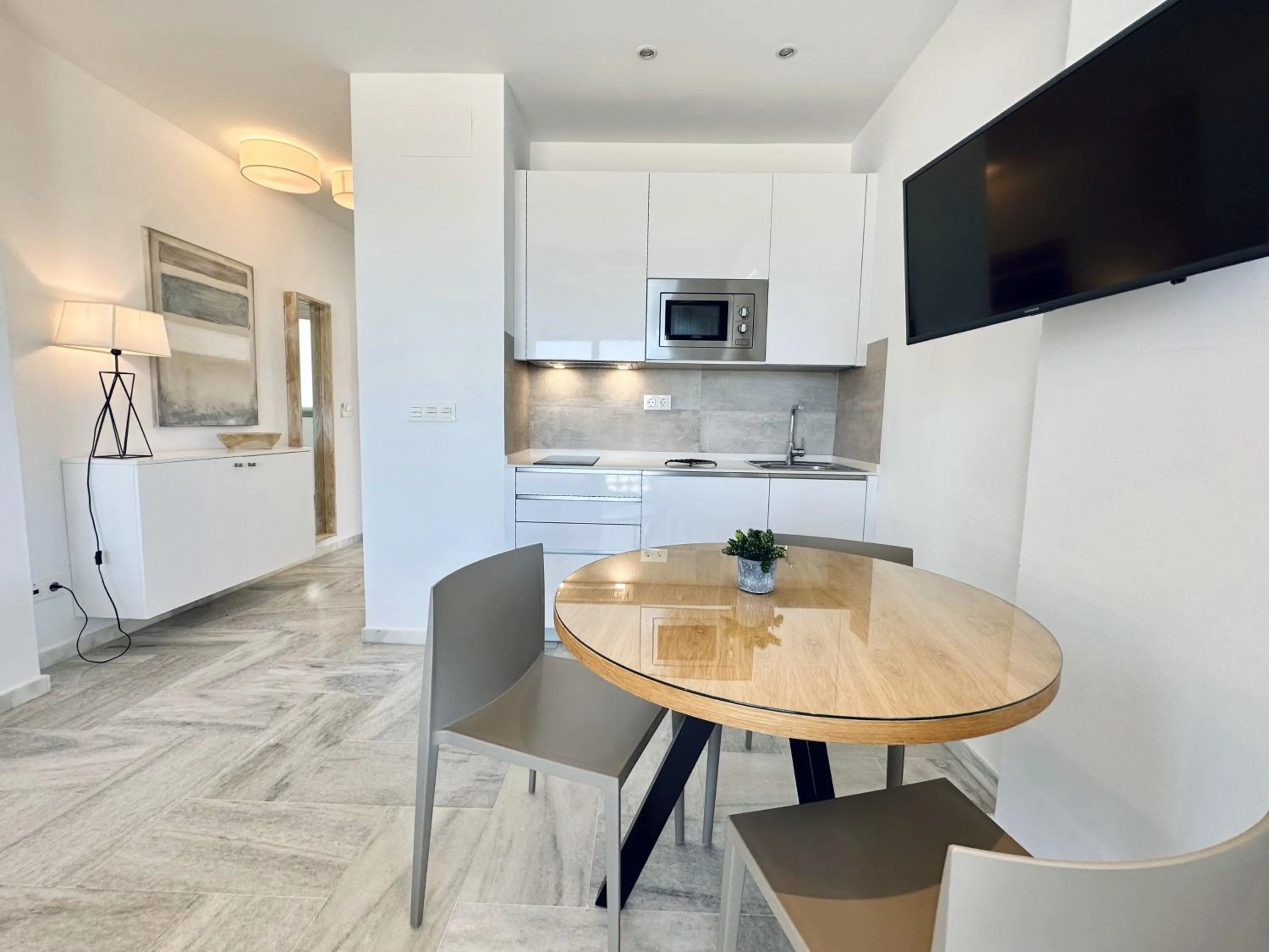 TV and multimedia in Hotel Apartamentos Marina Luz