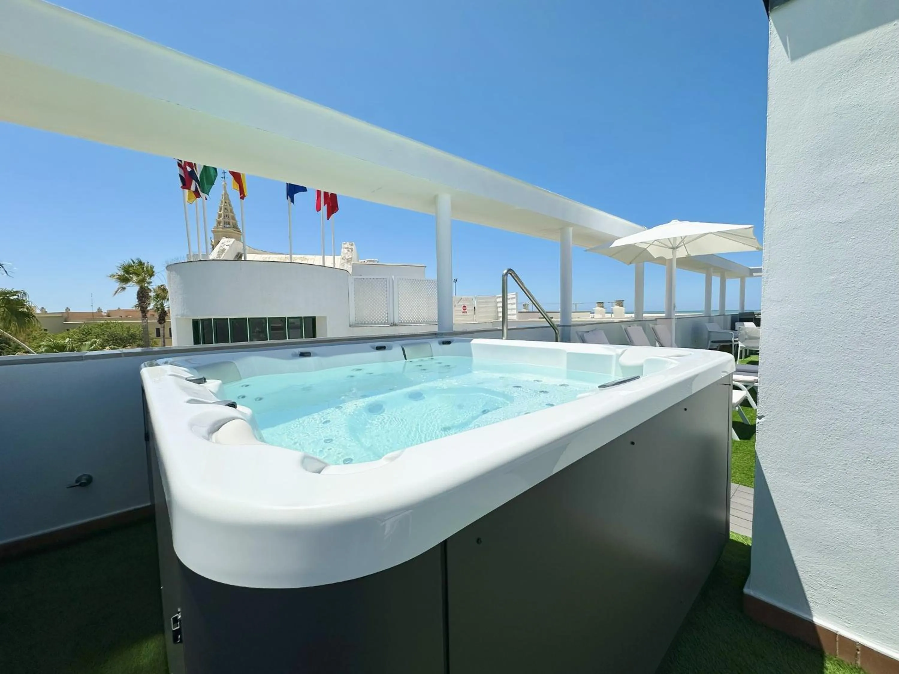 Hot Tub in Hotel Apartamentos Marina Luz