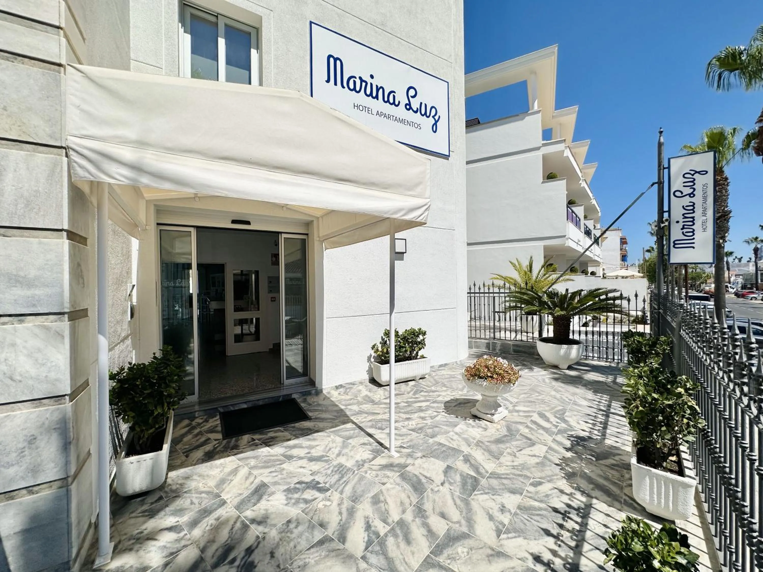 Property building in Hotel Apartamentos Marina Luz