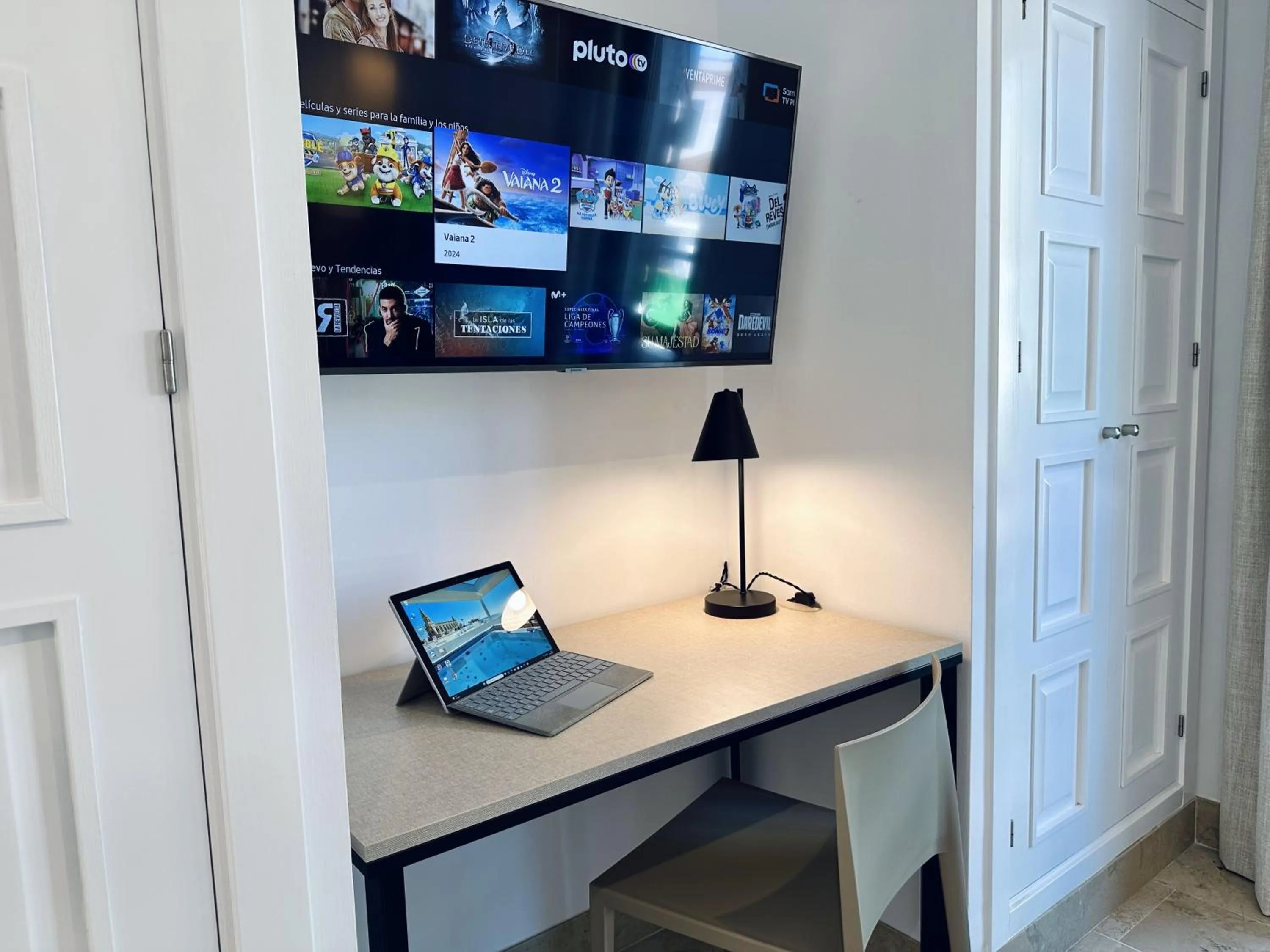 TV and multimedia in Hotel Apartamentos Marina Luz