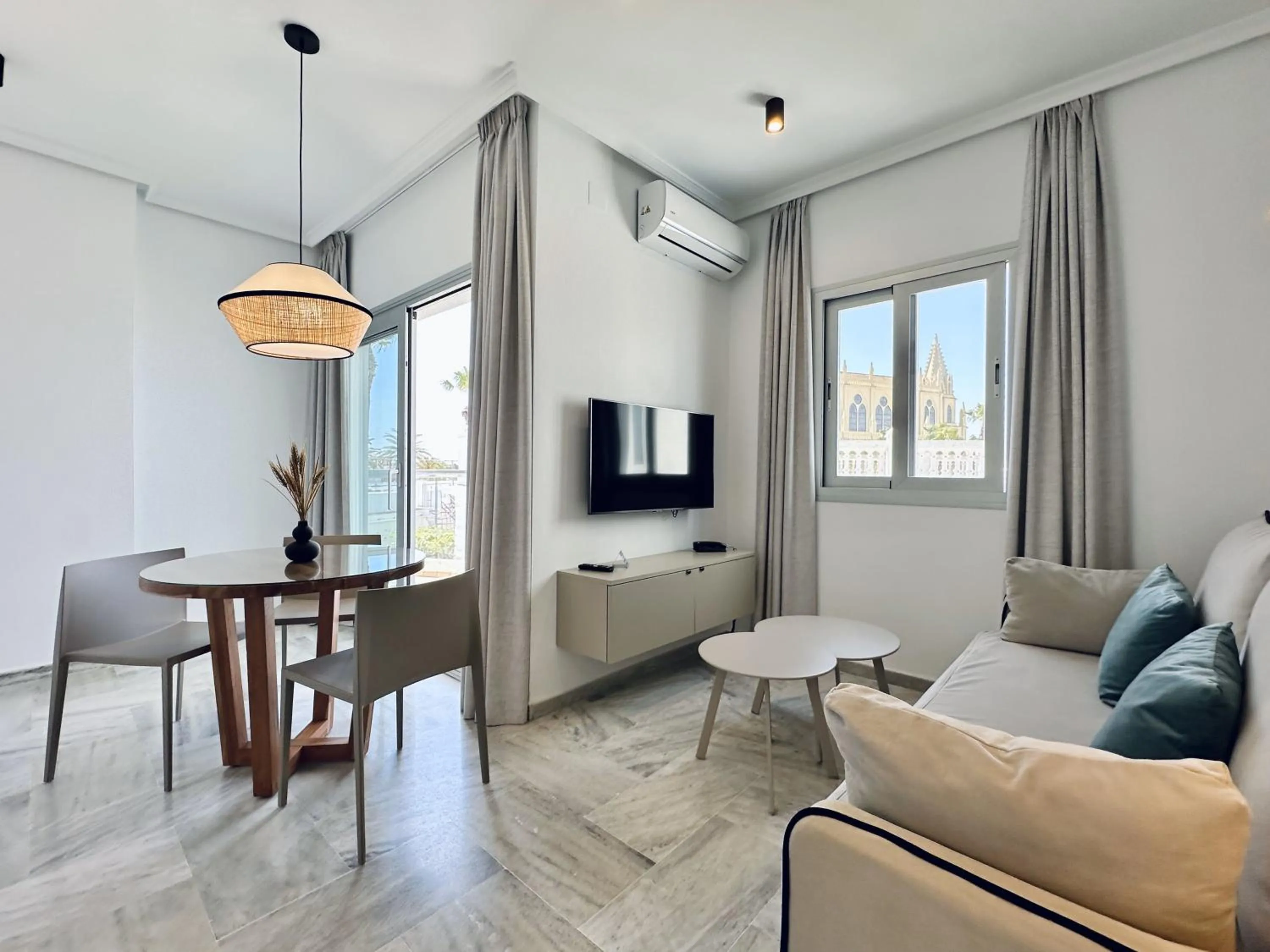 TV and multimedia in Hotel Apartamentos Marina Luz