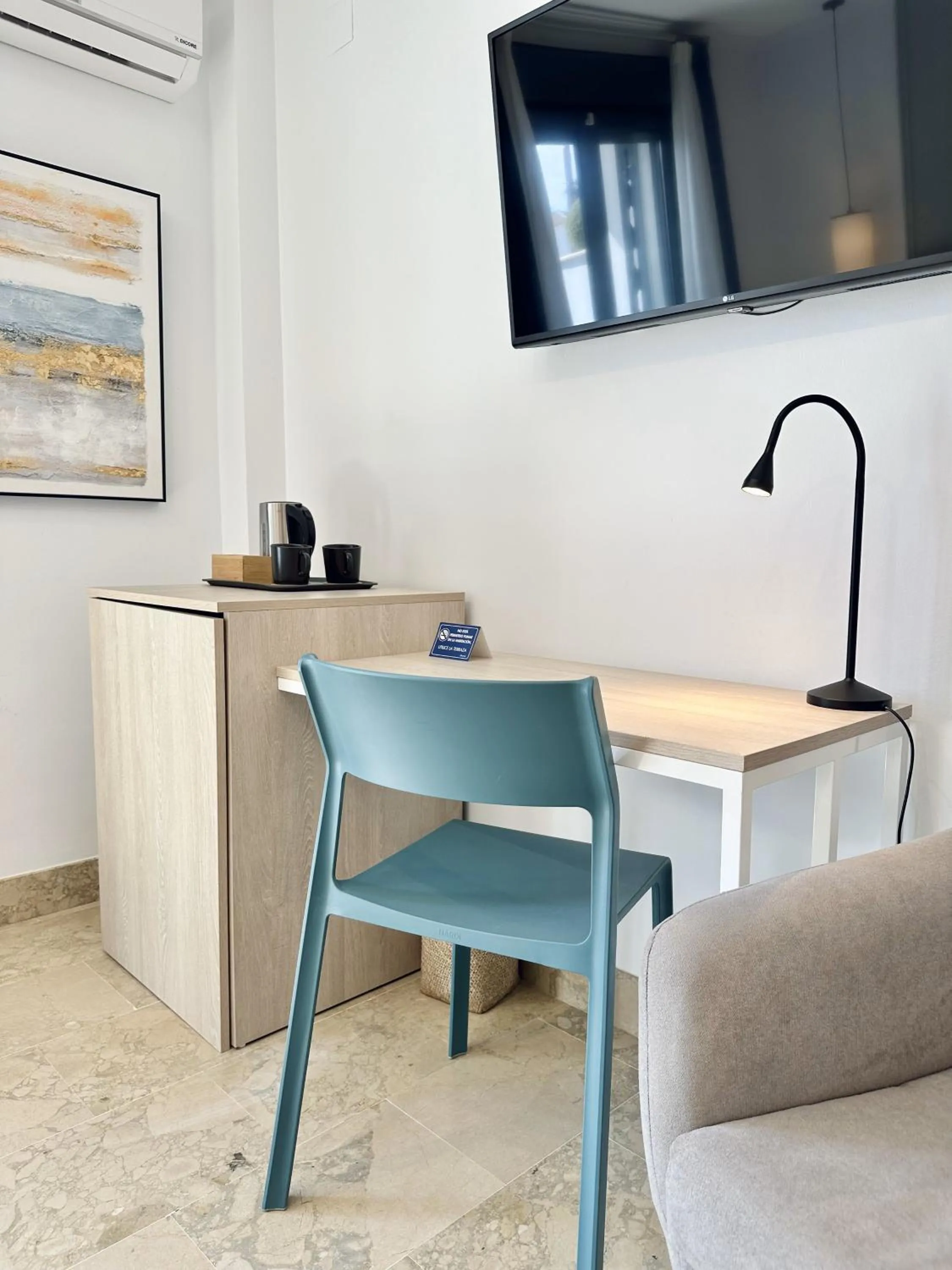 TV and multimedia in Hotel Apartamentos Marina Luz