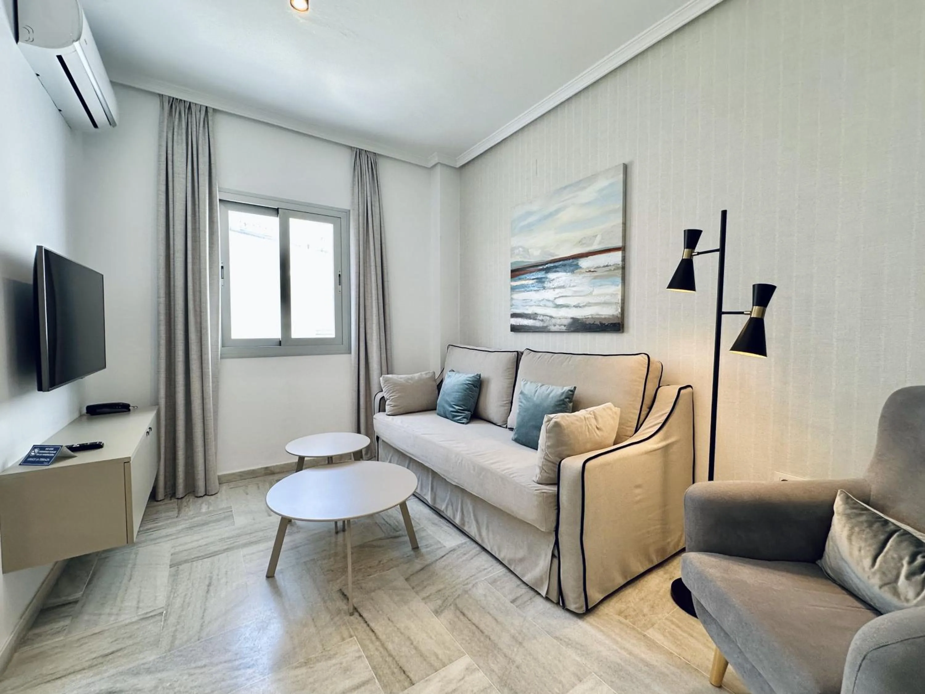 TV and multimedia in Hotel Apartamentos Marina Luz