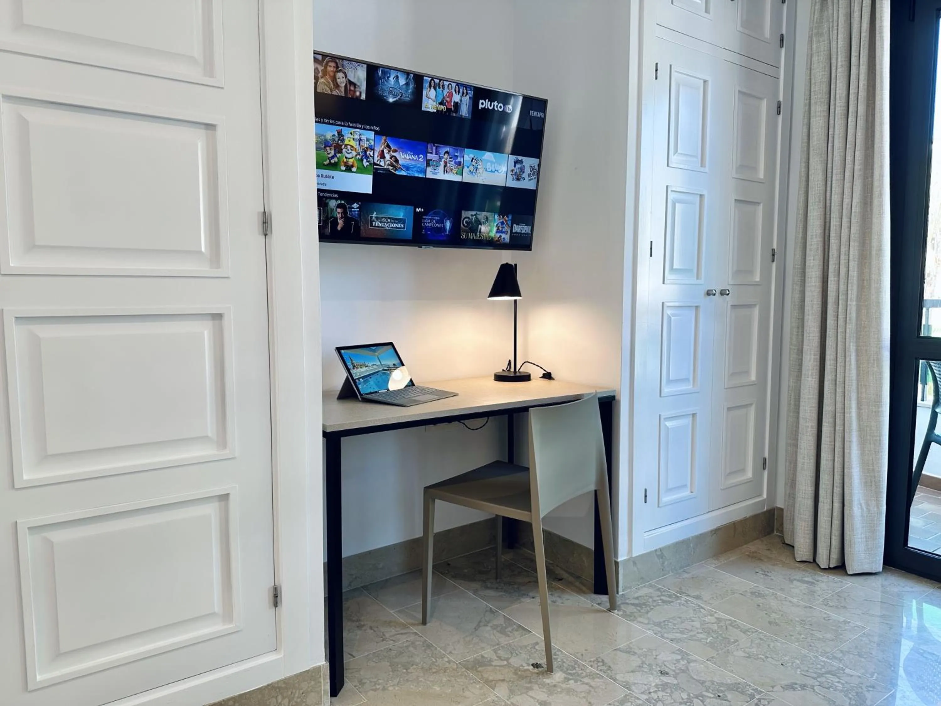 TV and multimedia in Hotel Apartamentos Marina Luz