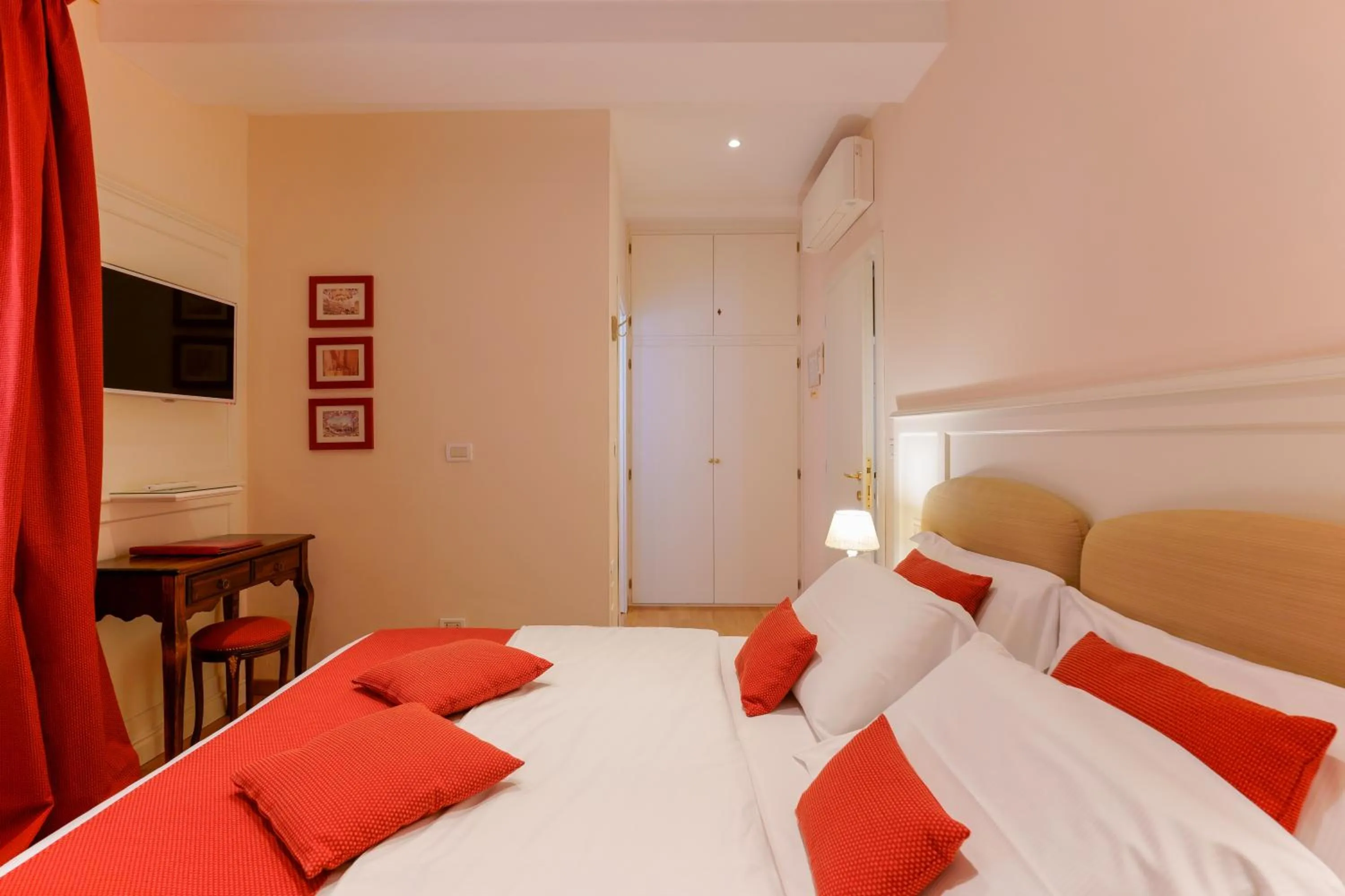 Photo of the whole room, Bed in Casa Miramonte