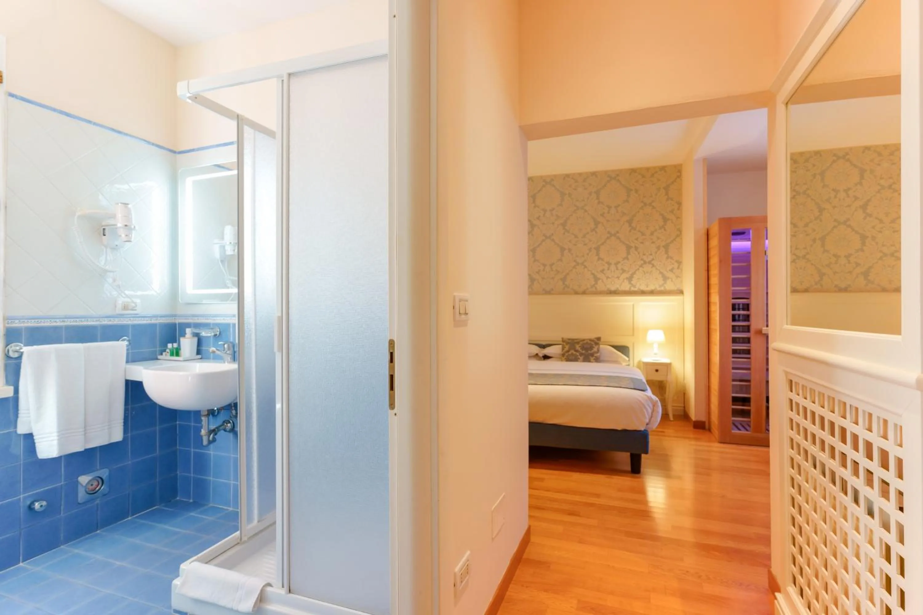 Bathroom, Bed in Casa Miramonte