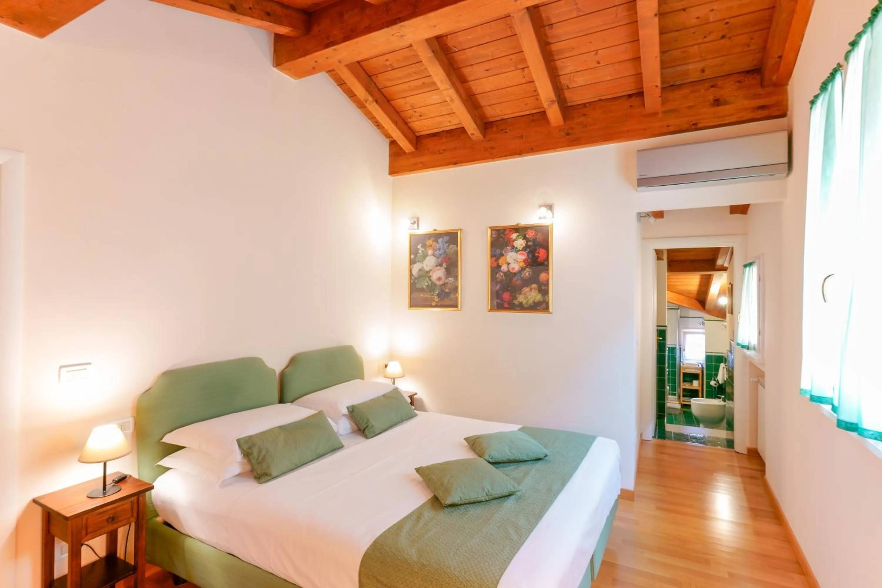 Photo of the whole room, Bed in Casa Miramonte