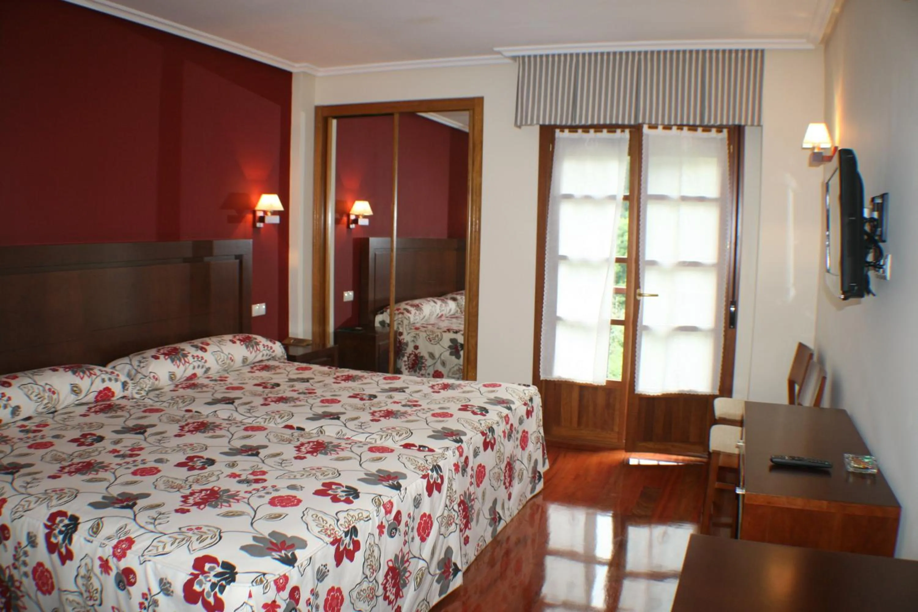 Superior Double or Twin Room in Hotel Valle Las Luiñas