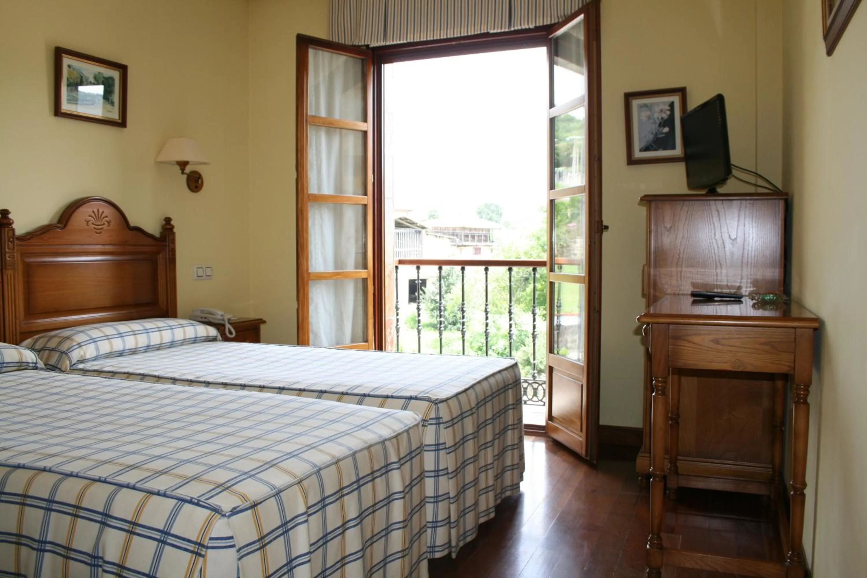 Double or Twin Room in Hotel Valle Las Luiñas