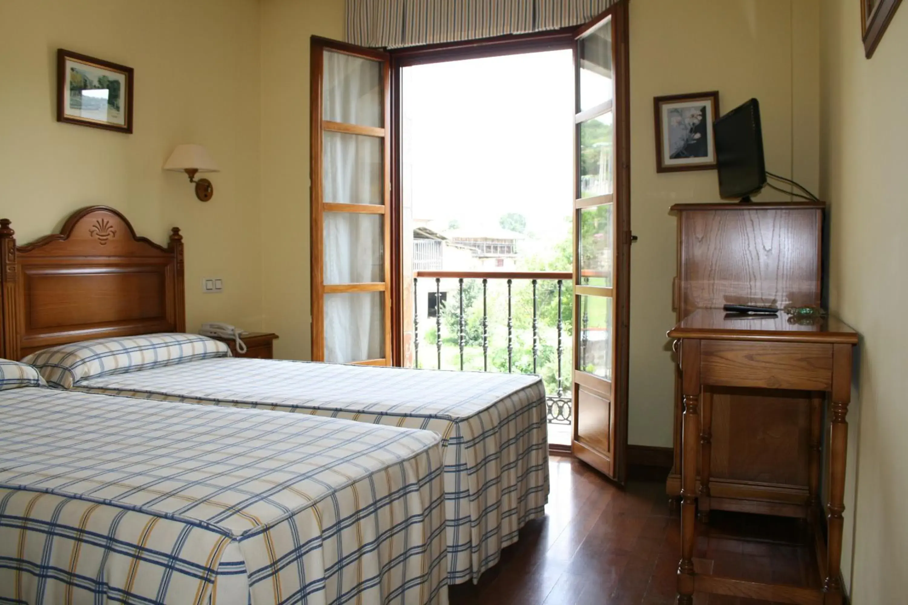 Double or Twin Room in Hotel Valle Las Luiñas Double or Twin Room in Hotel Valle Las Luiñas